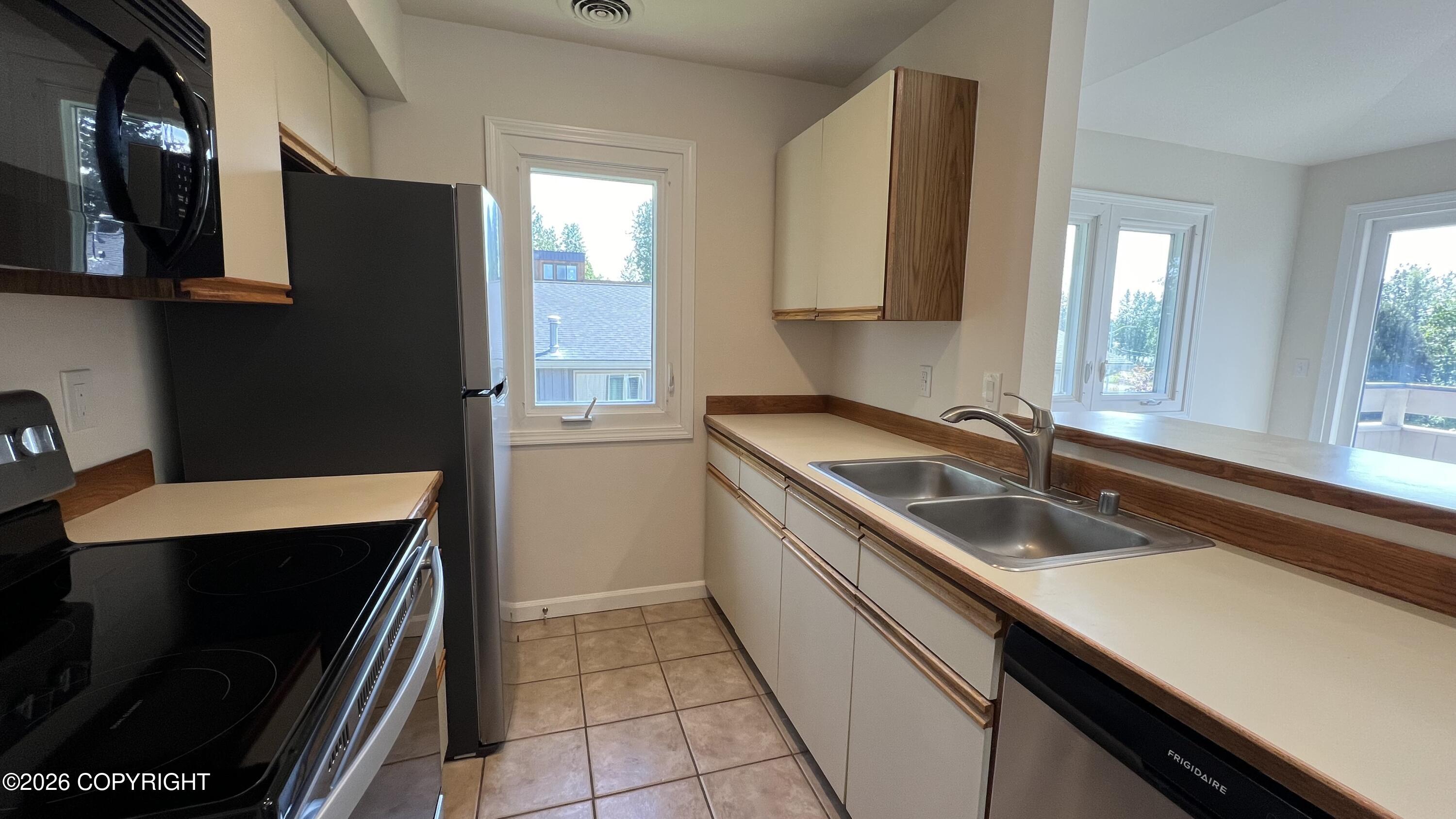 3425 Lakeshore Drive #7 Property Photo 5