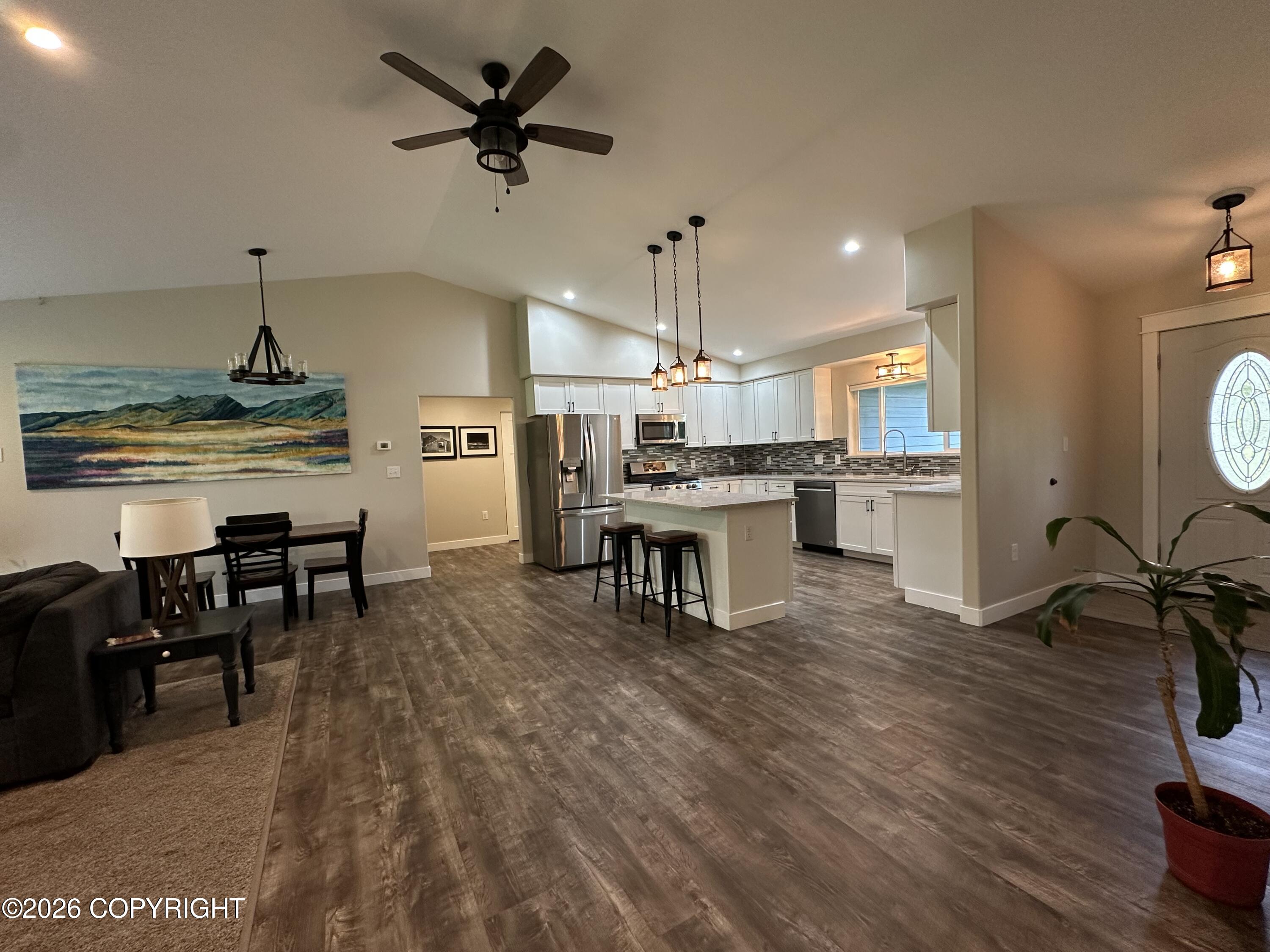 3560 N Rainbow Street Property Photo 4