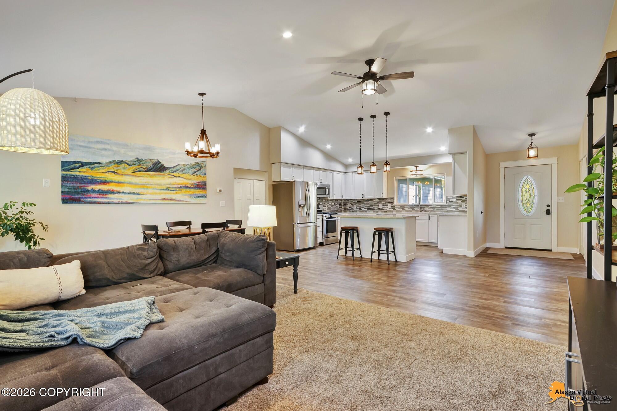 3560 N Rainbow Street Property Photo 9