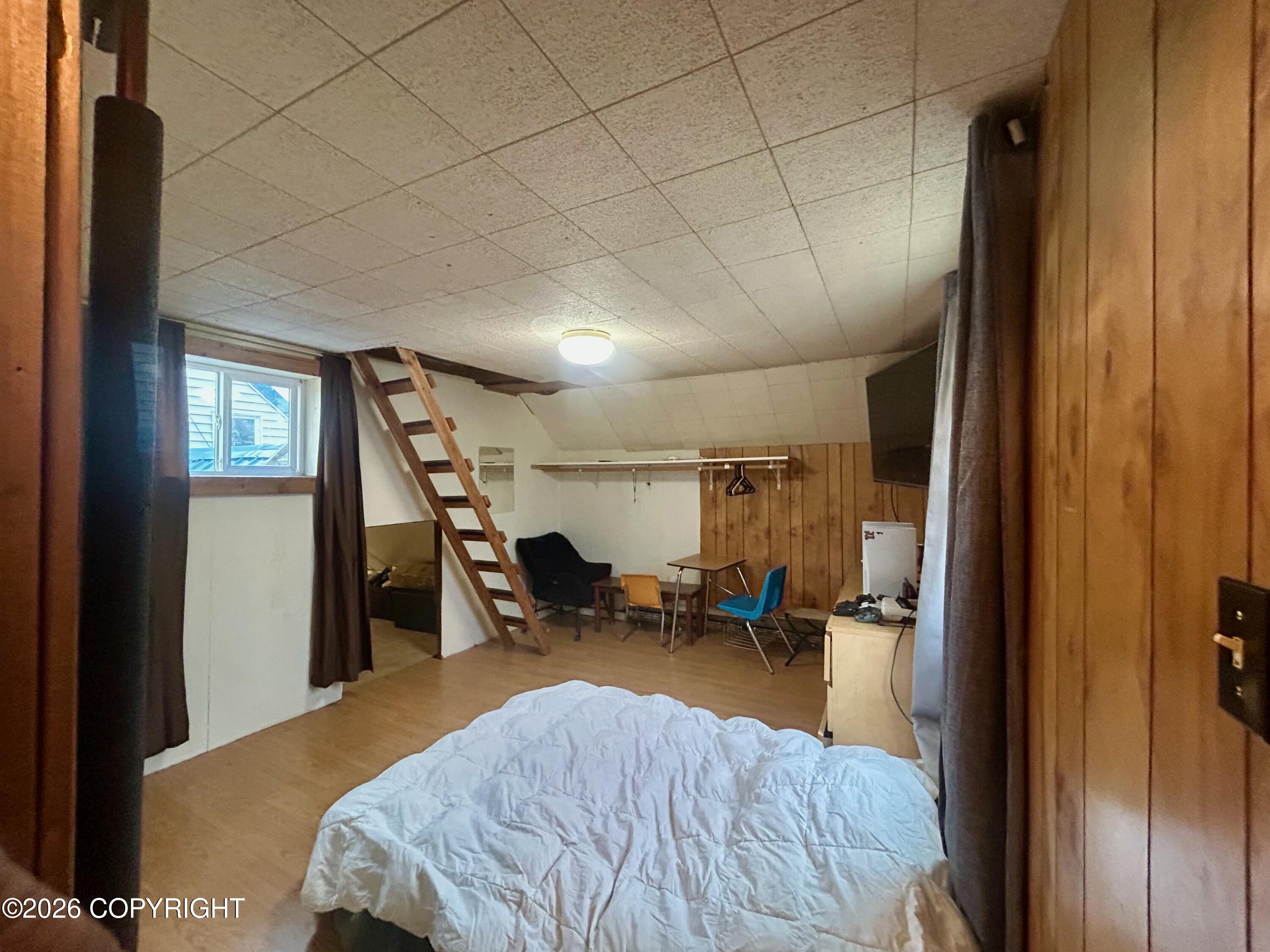 200 E 4th Avenue Property Photo 12