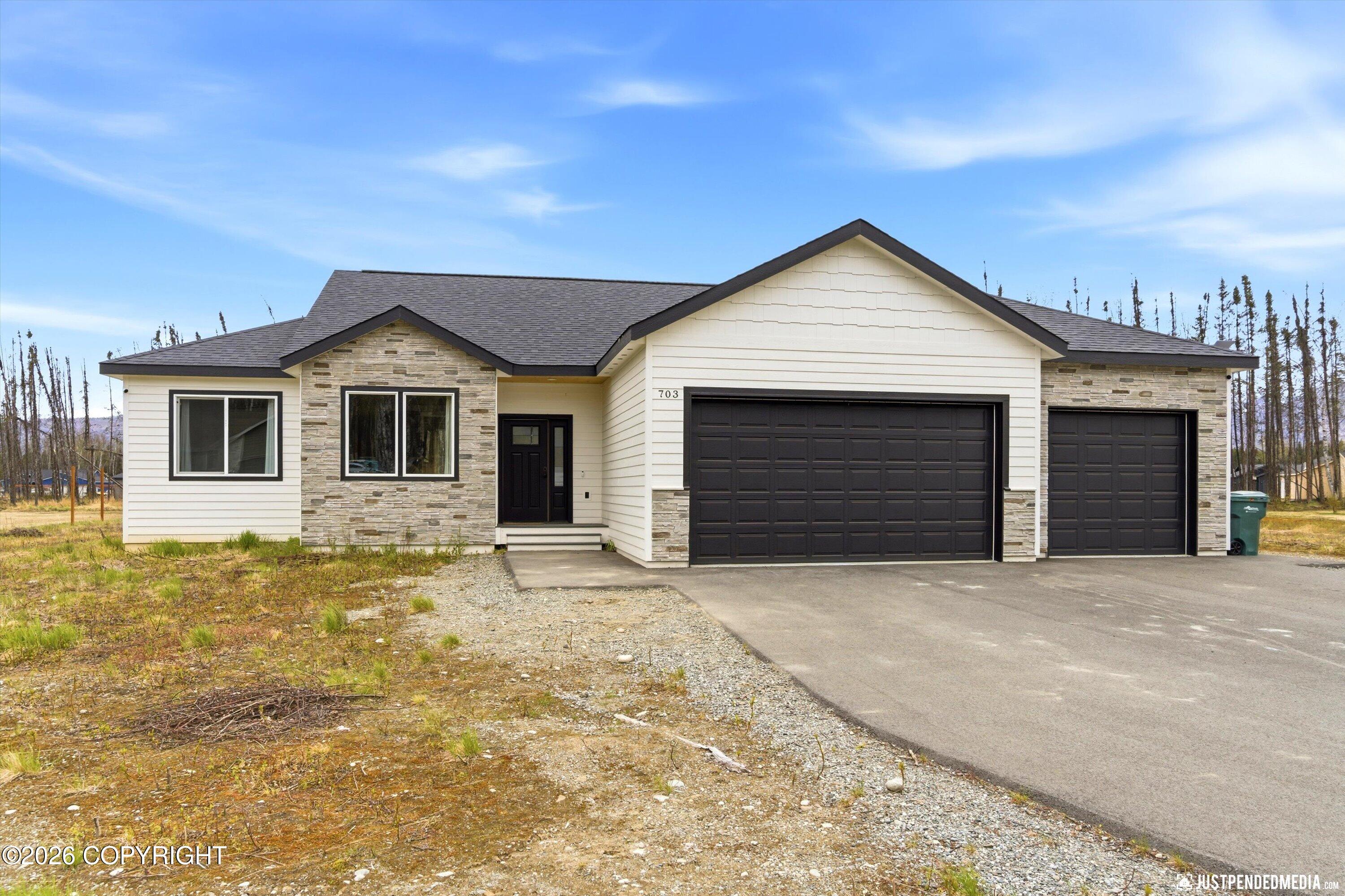703 W Birdnest Drive Property Photo 4