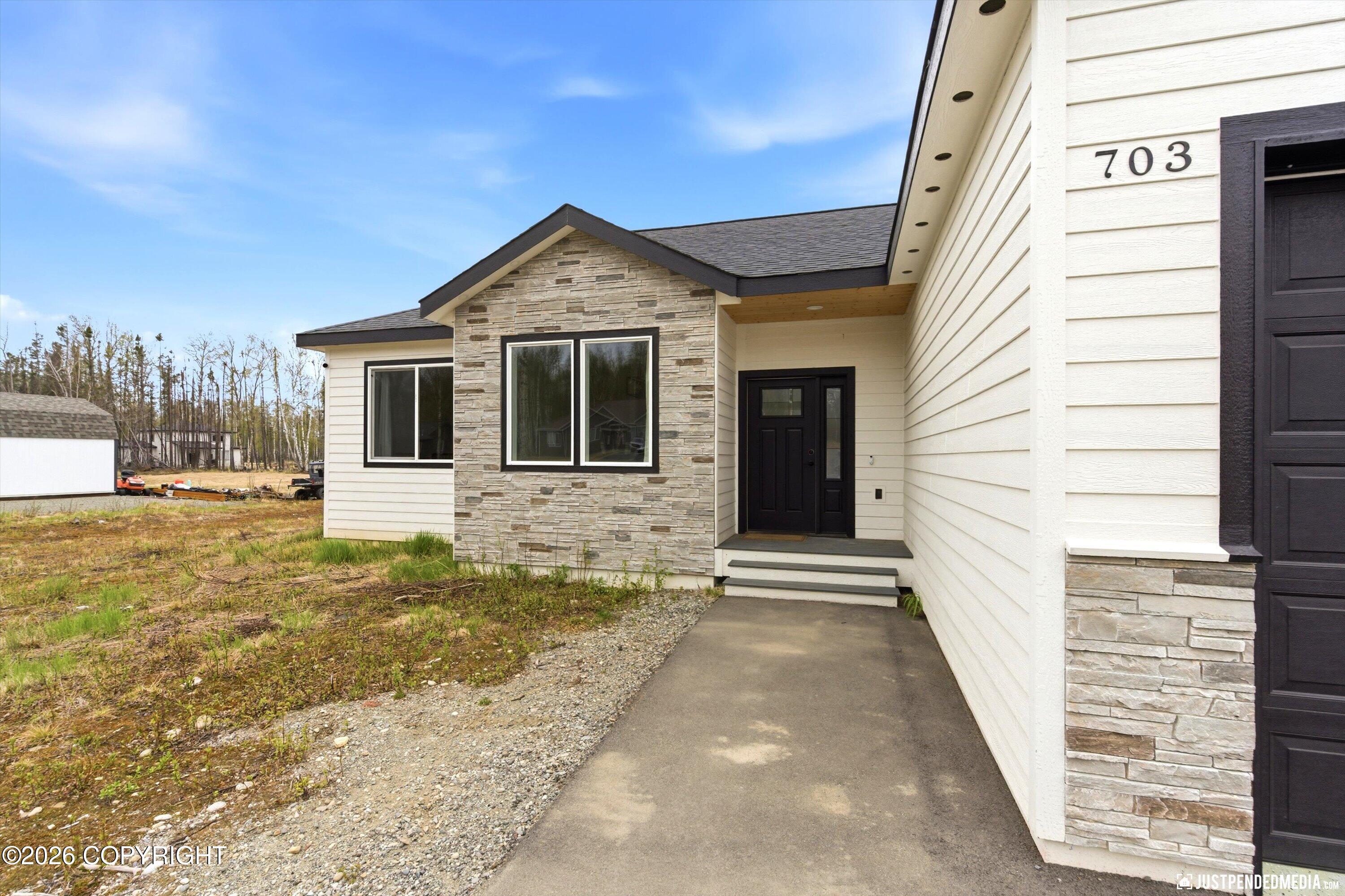 703 W Birdnest Drive Property Photo 5