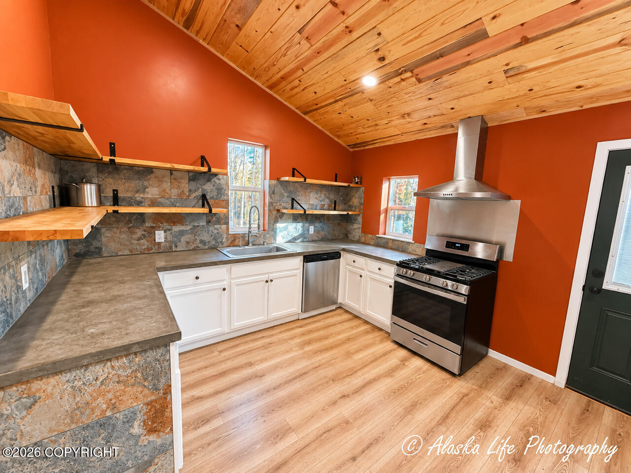 1405 Justin Drive Property Photo 12