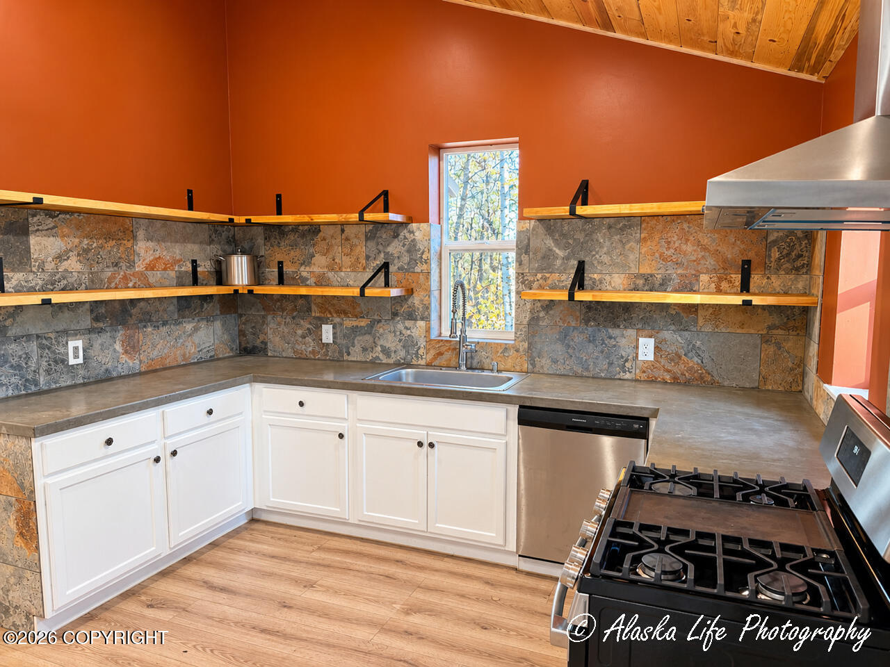 1405 Justin Drive Property Photo 13