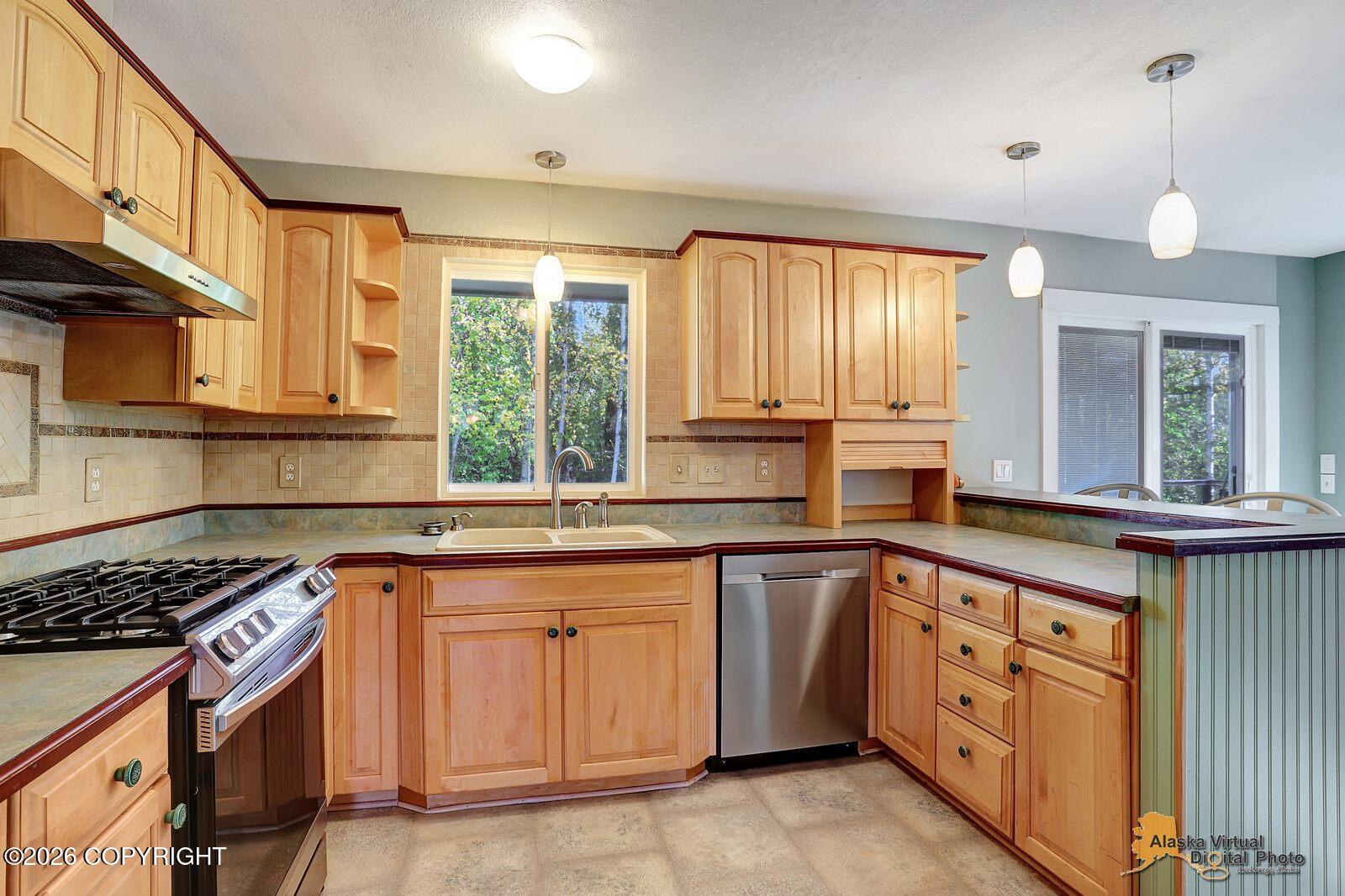 8541 Greenhill Way Property Photo 9