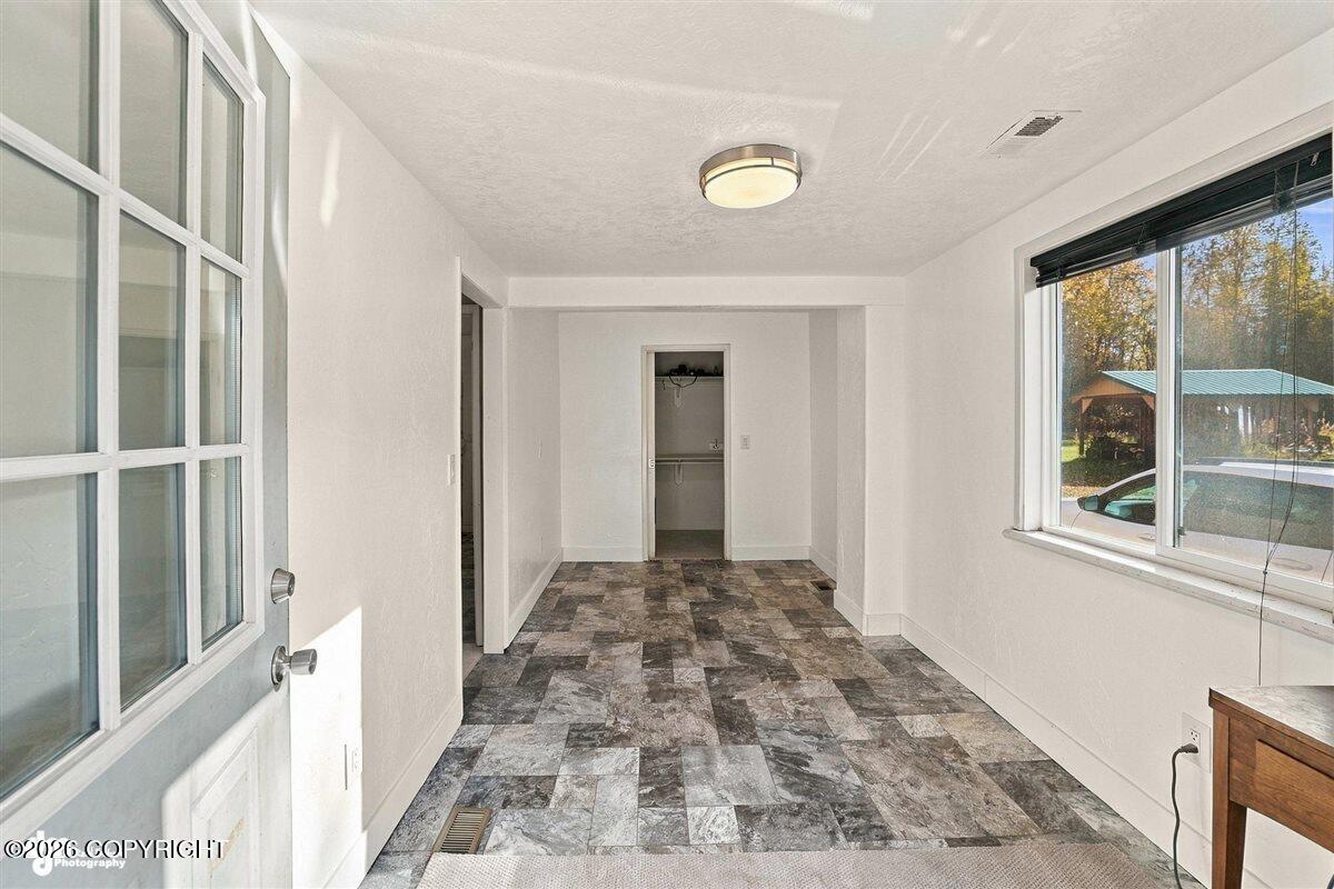 29453 W Parks Highway Property Photo 10