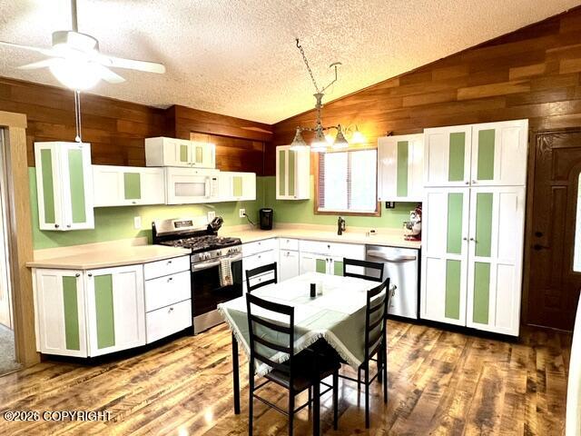 2850 W Riverdell Drive Property Photo 13