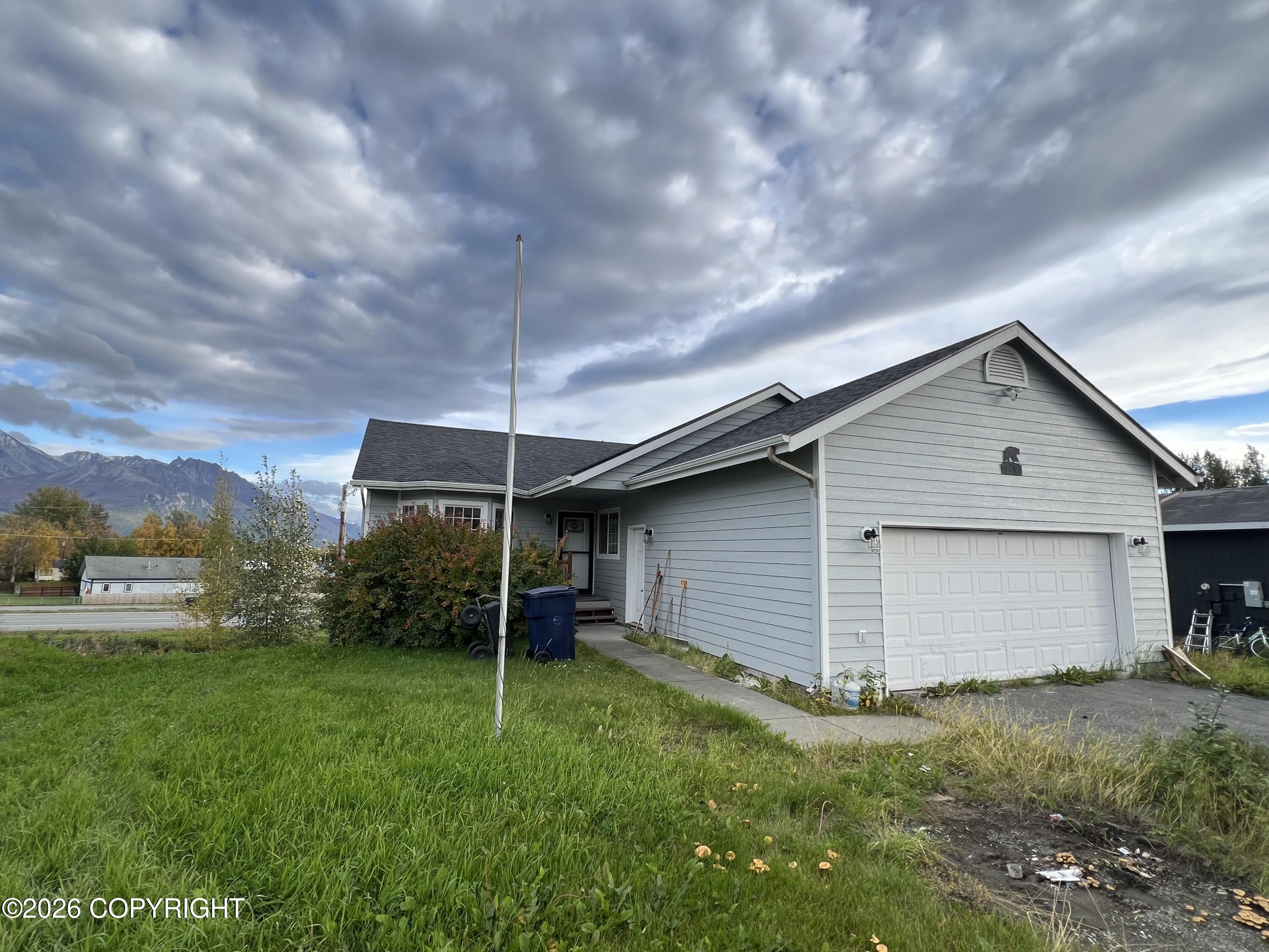 253 S Silver Tip Drive Property Photo 1