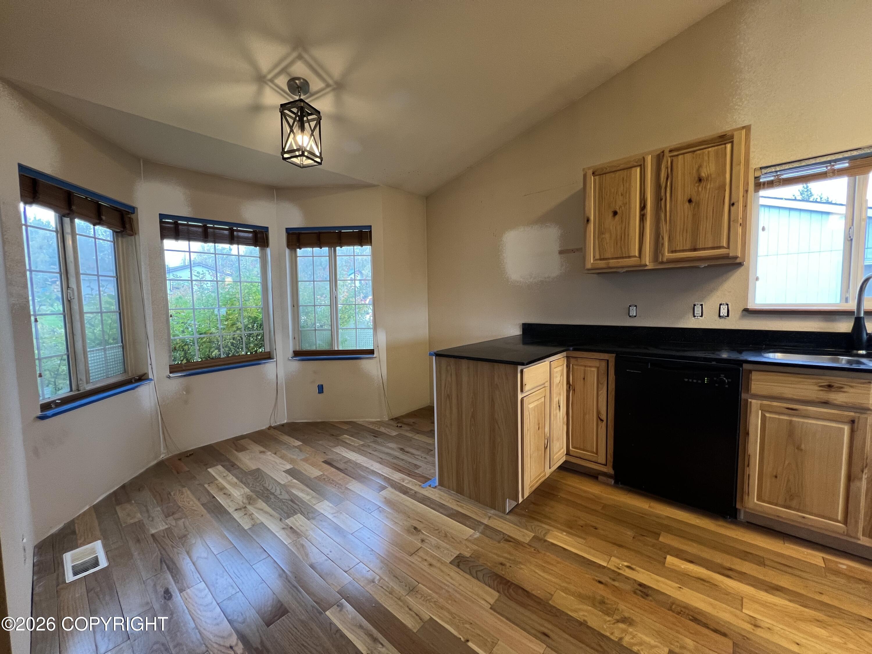 253 S Silver Tip Drive Property Photo 5