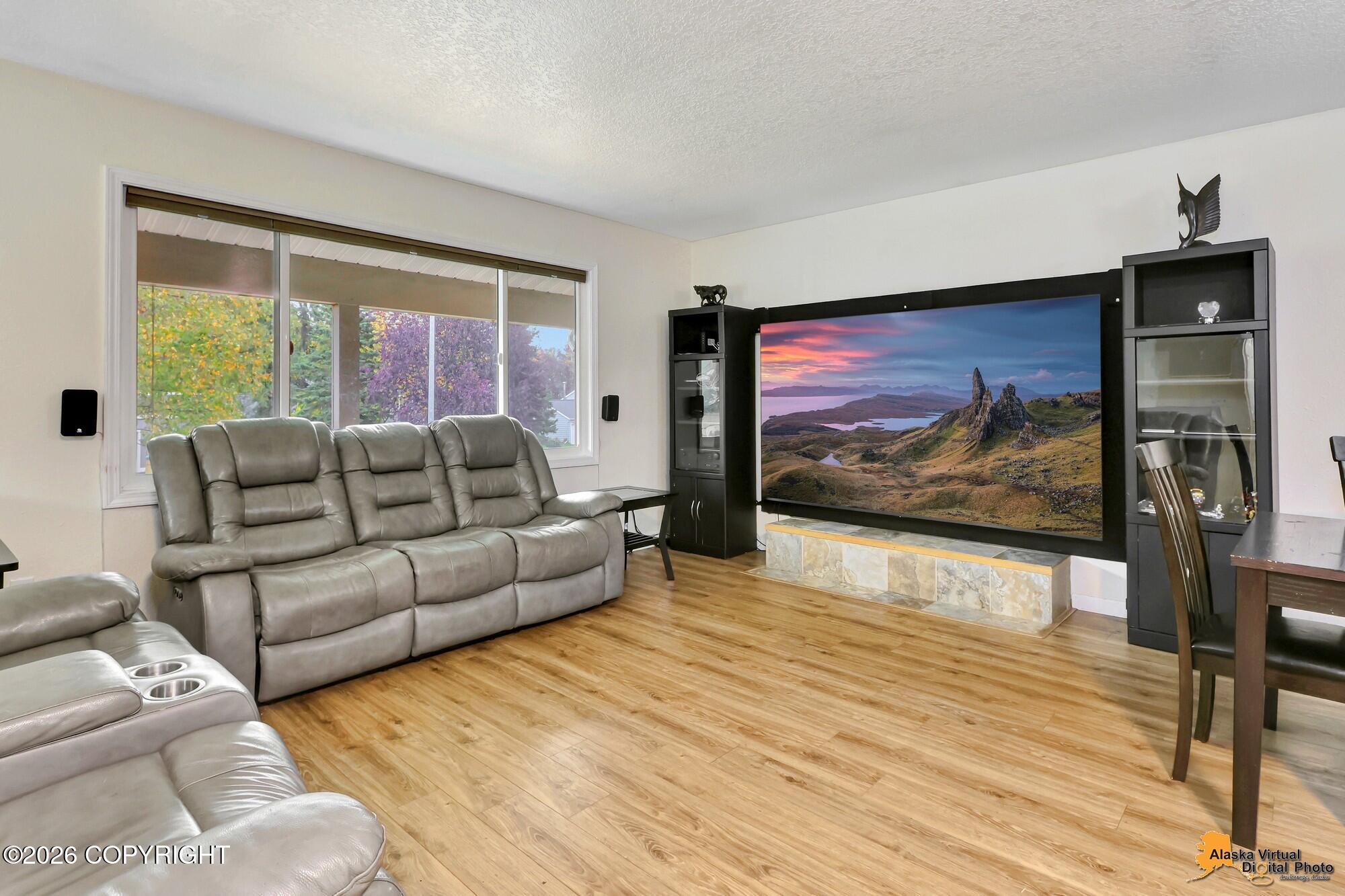 8430 Greenhill Way Property Photo 7