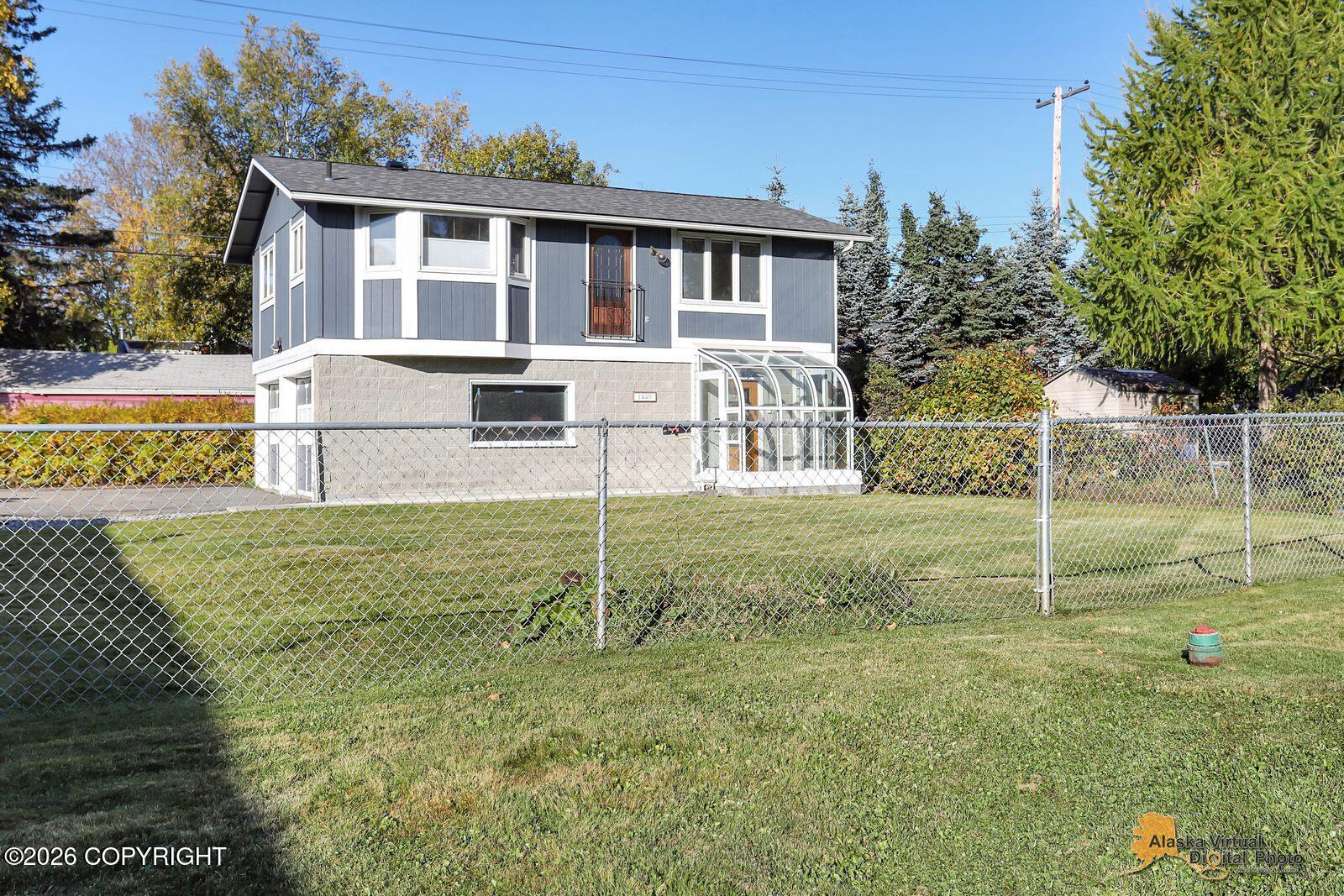 1556 G Street Property Photo 3