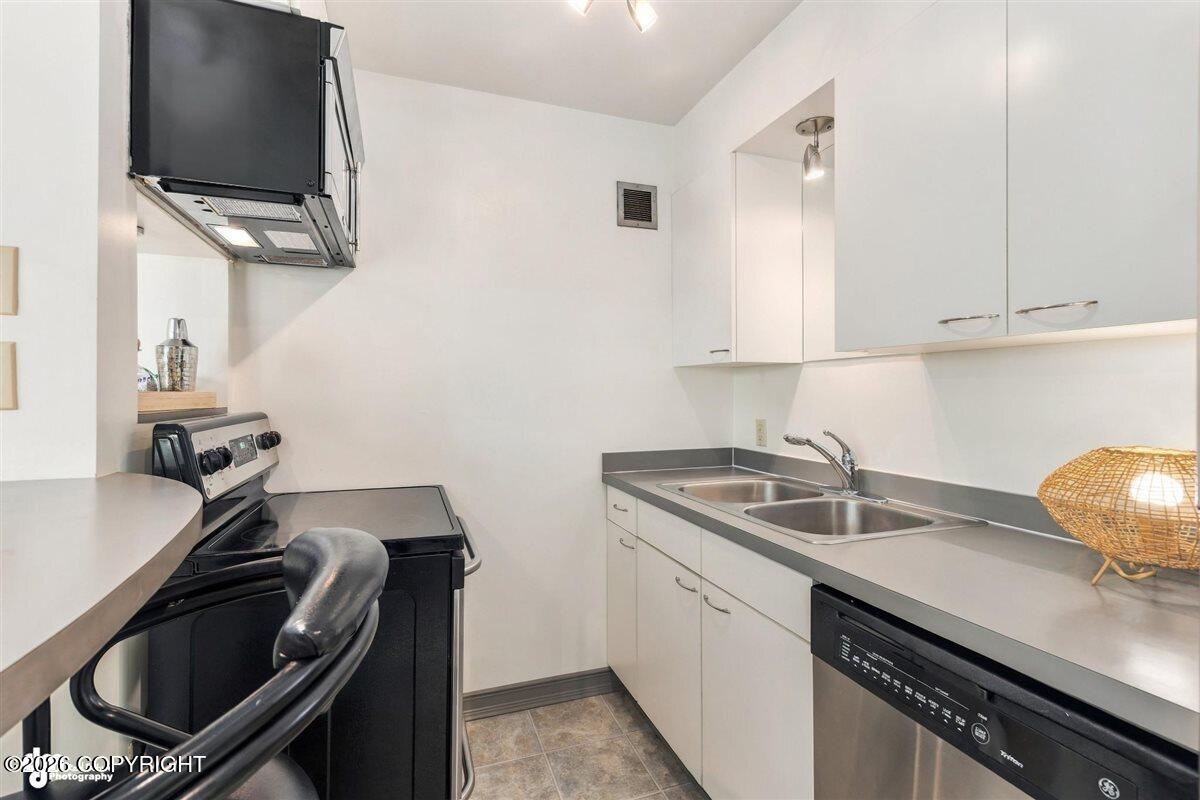 525 W 3rd Avenue #402 Property Photo 12