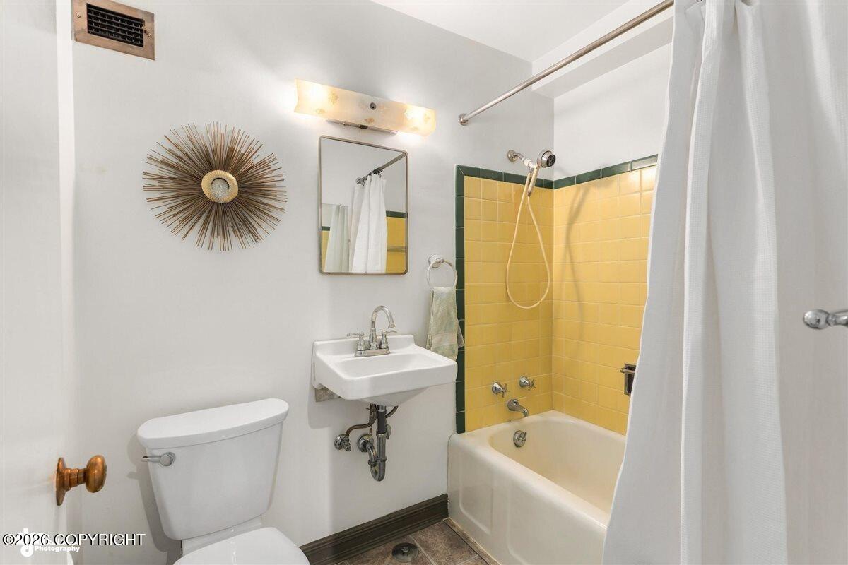 525 W 3rd Avenue #402 Property Photo 14