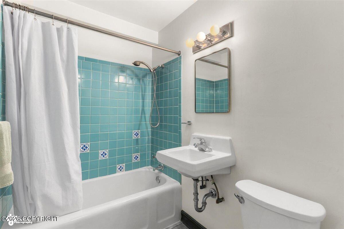 525 W 3rd Avenue #402 Property Photo 17