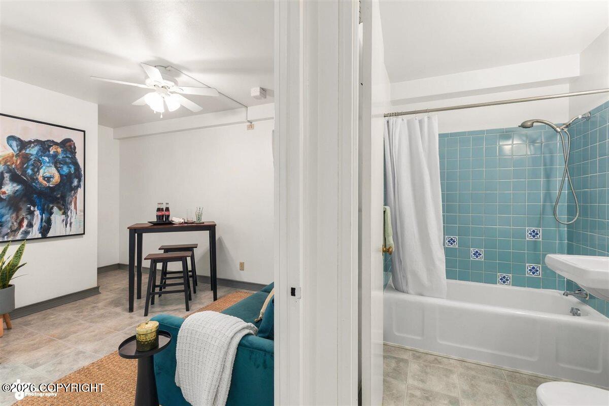 525 W 3rd Avenue #402 Property Photo 18