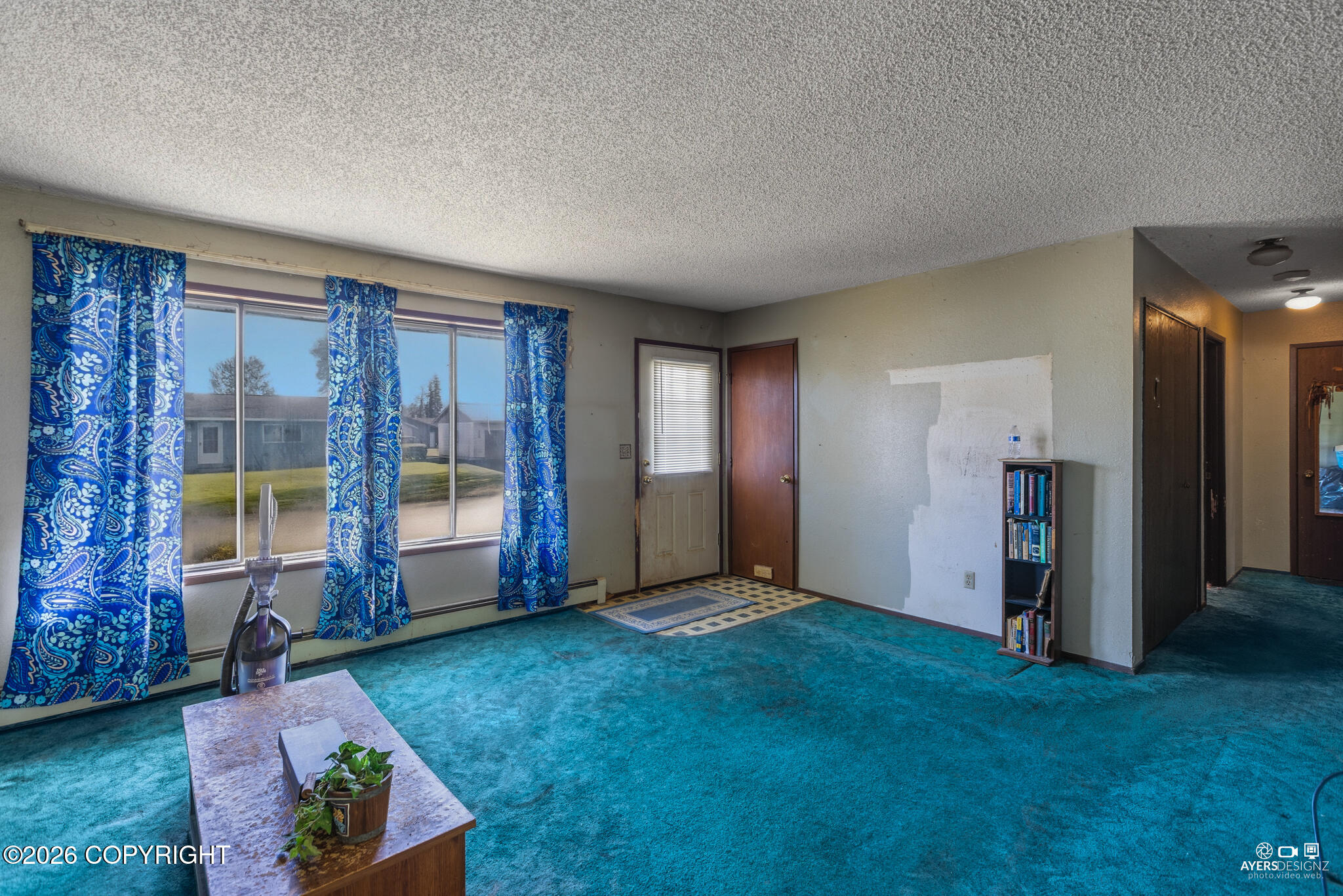 697 Sycamore Circle Property Photo 3