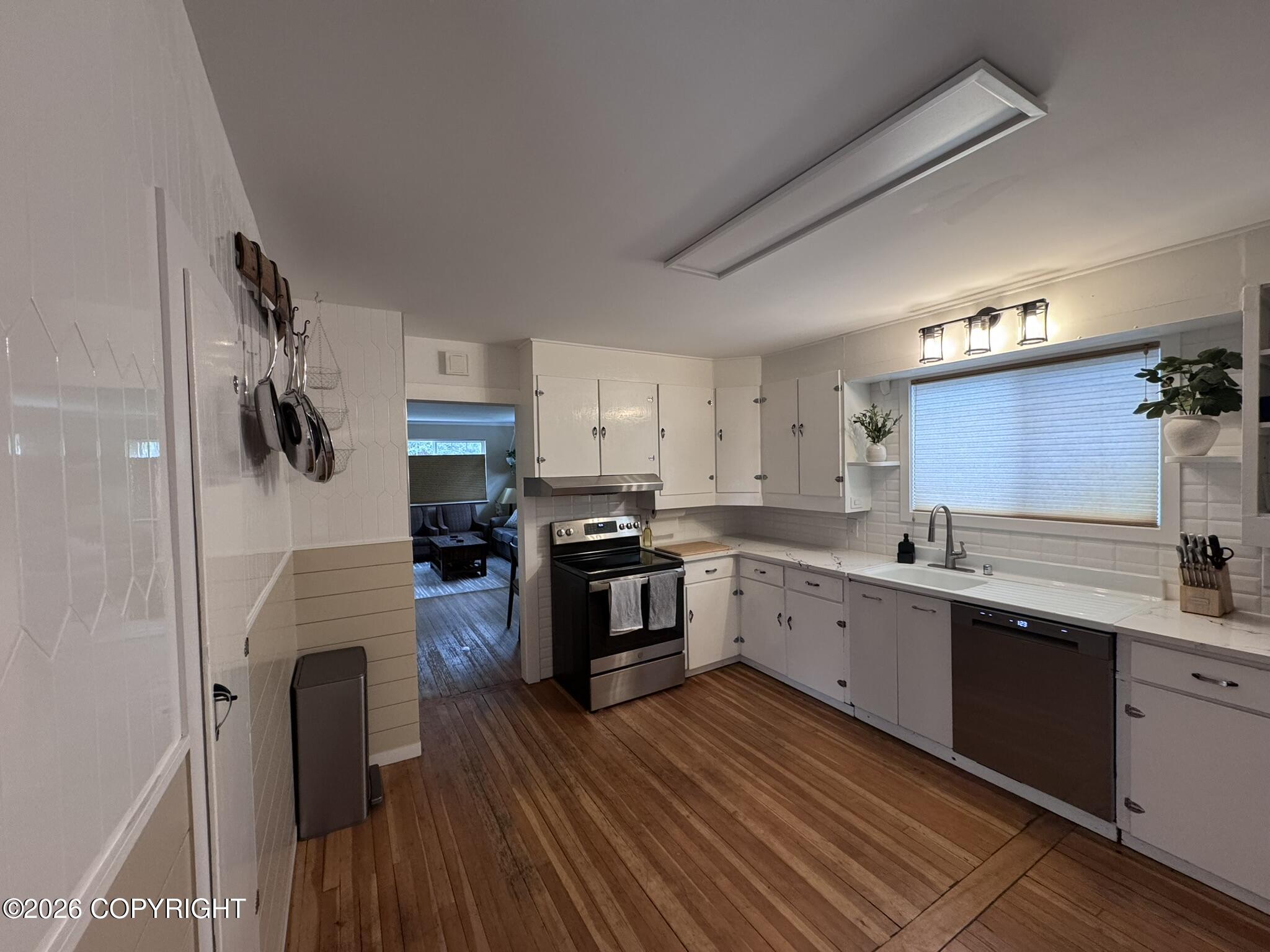 112 E 10th Avenue Property Photo 5
