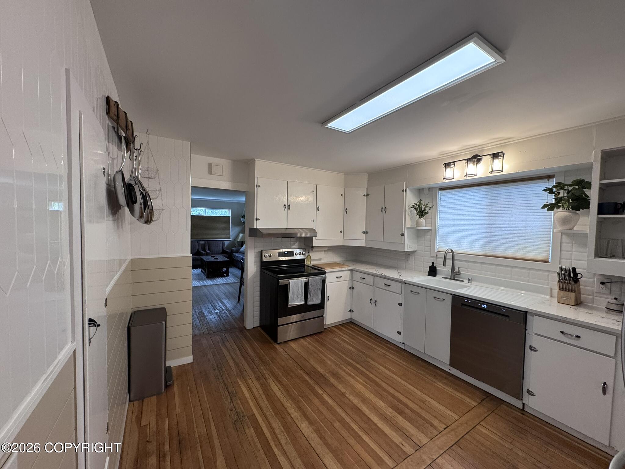112 E 10th Avenue Property Photo 6