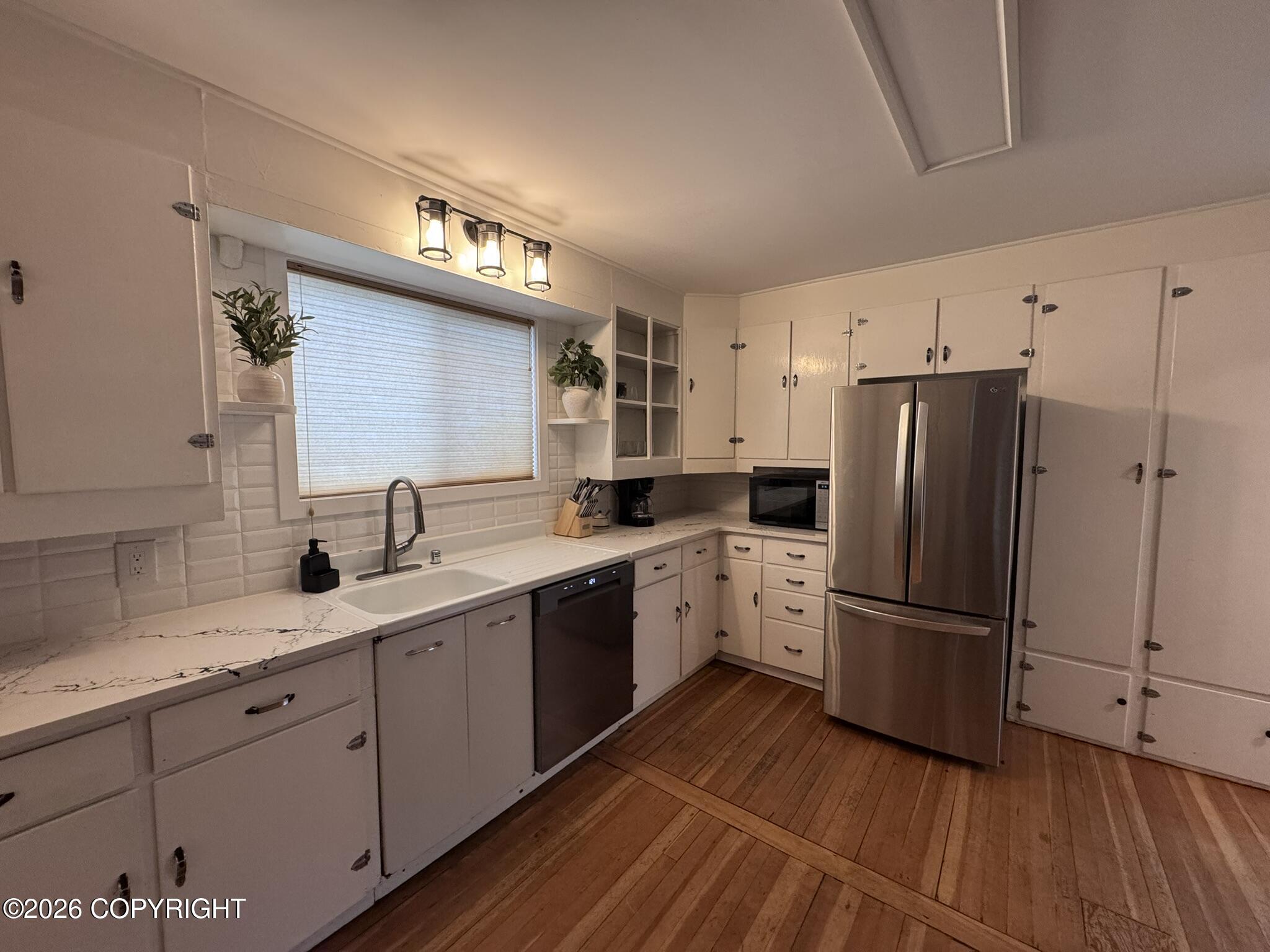 112 E 10th Avenue Property Photo 8