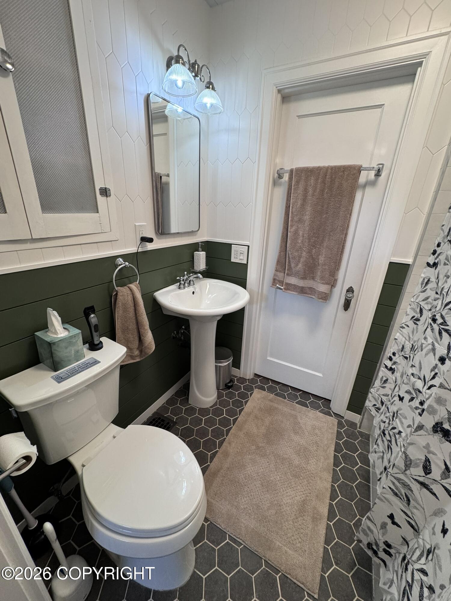 112 E 10th Avenue Property Photo 14