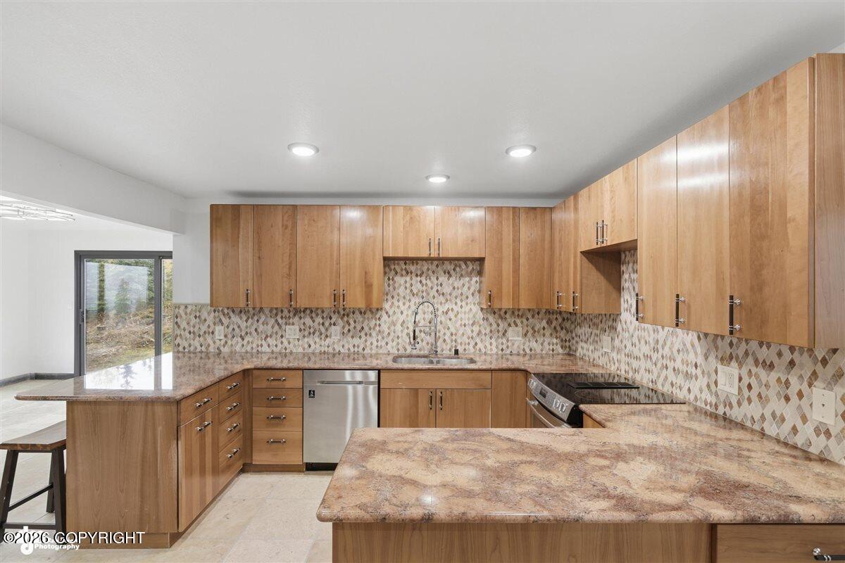 10500 Hillside Drive Property Photo 9