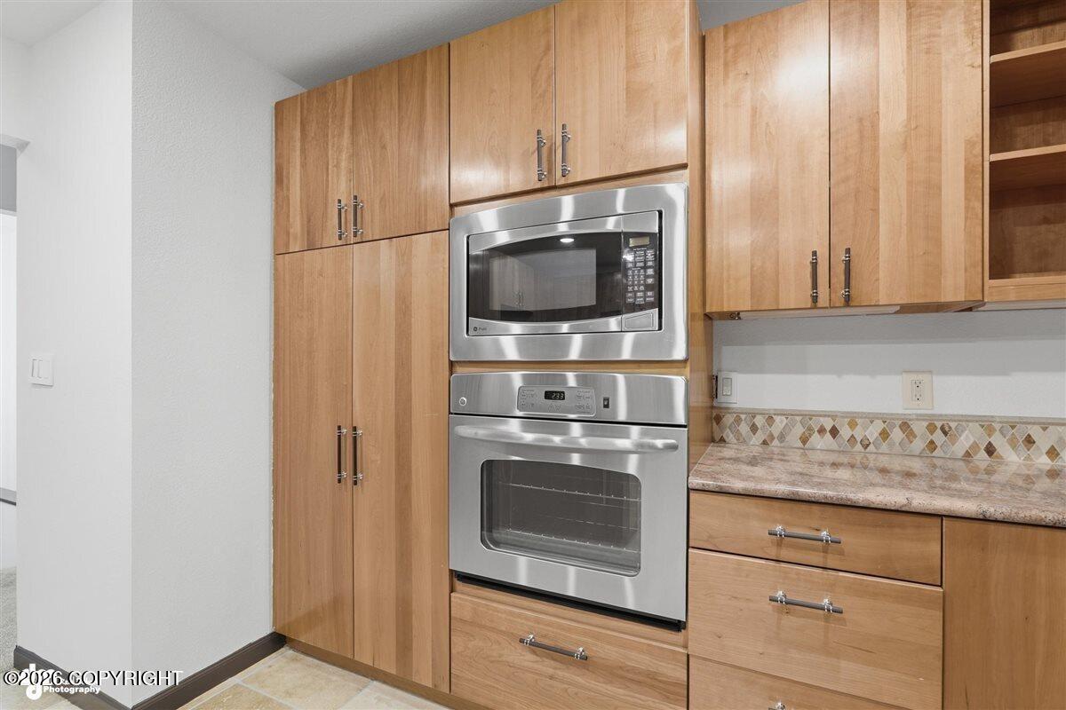 10500 Hillside Drive Property Photo 12