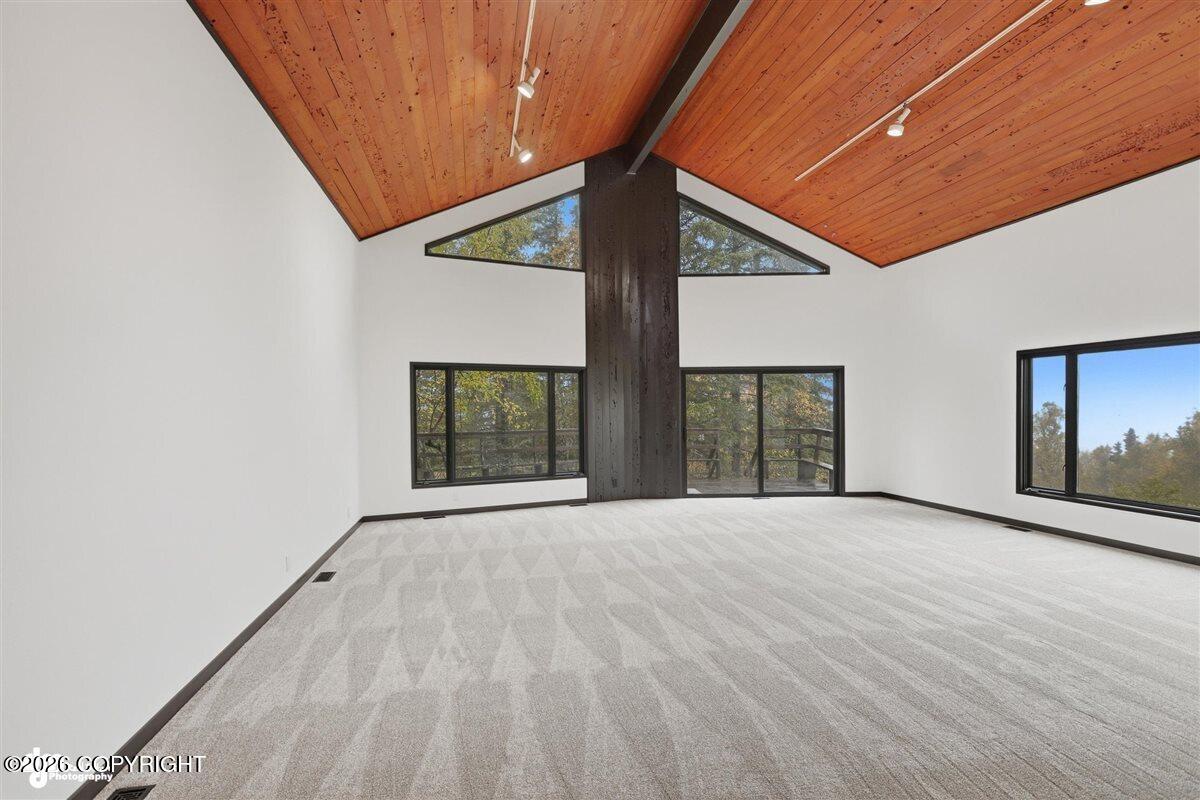 10500 Hillside Drive Property Photo 14