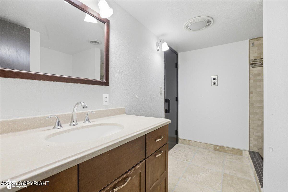 10500 Hillside Drive Property Photo 20