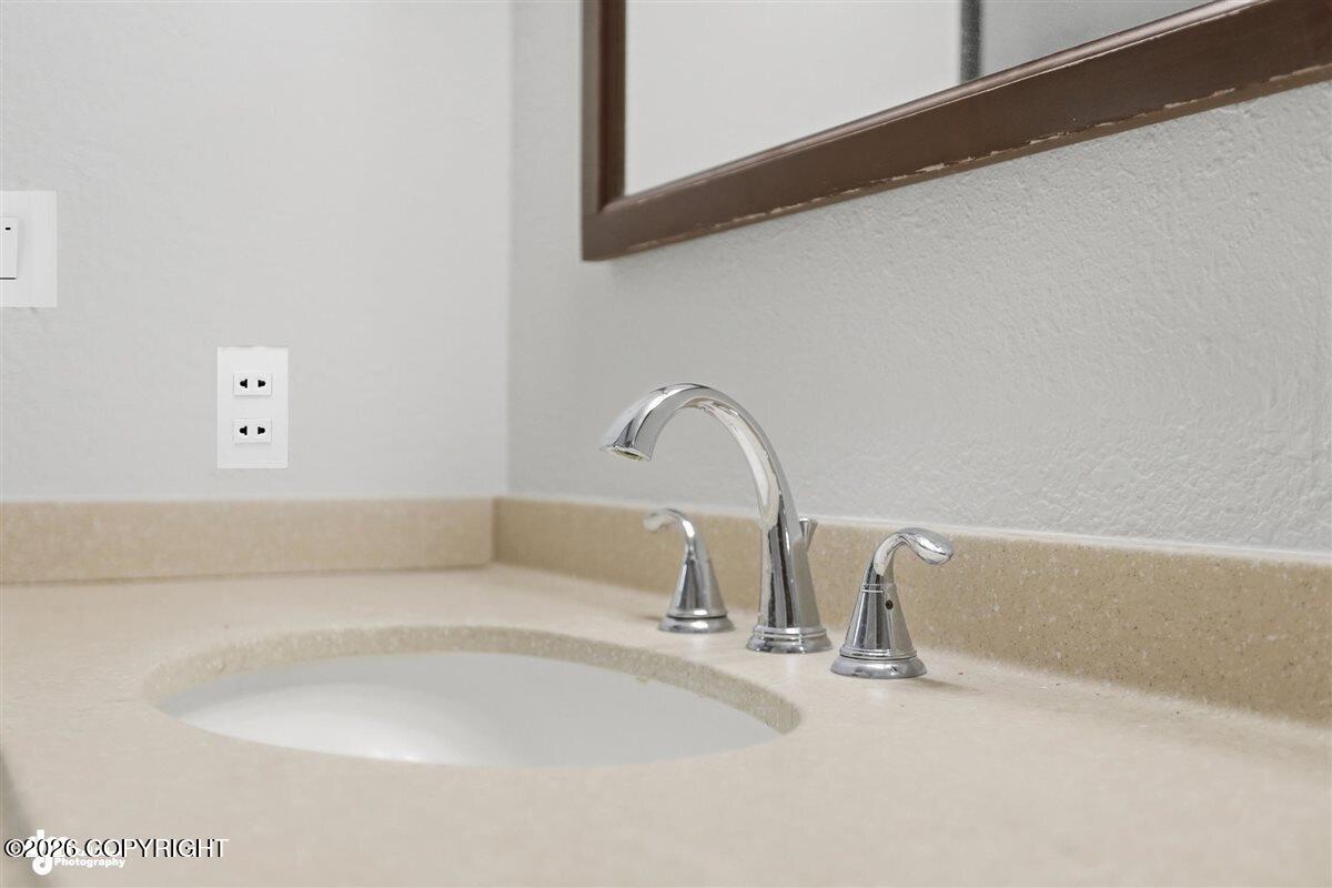 10500 Hillside Drive Property Photo 22