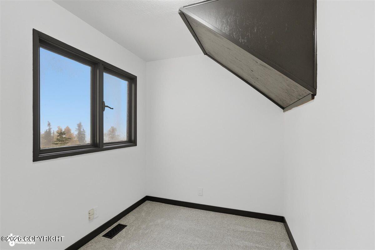 10500 Hillside Drive Property Photo 32