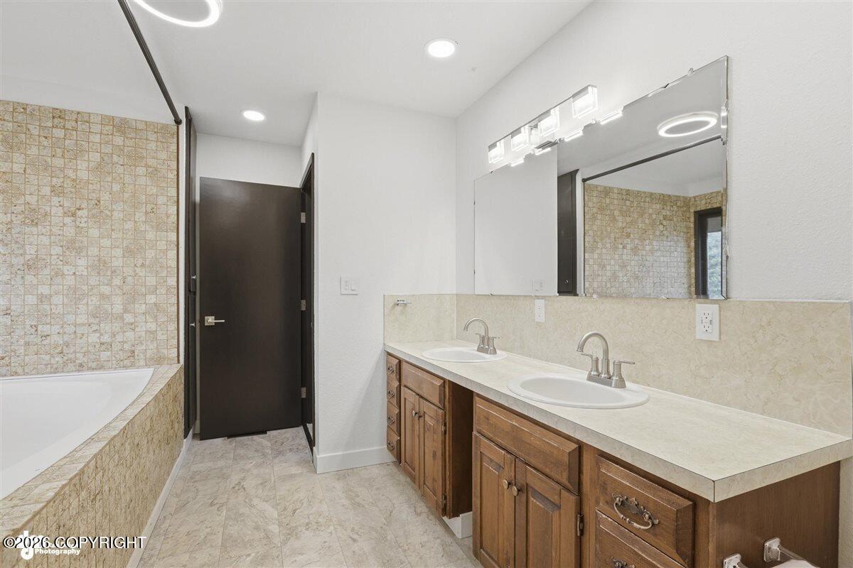 10500 Hillside Drive Property Photo 37