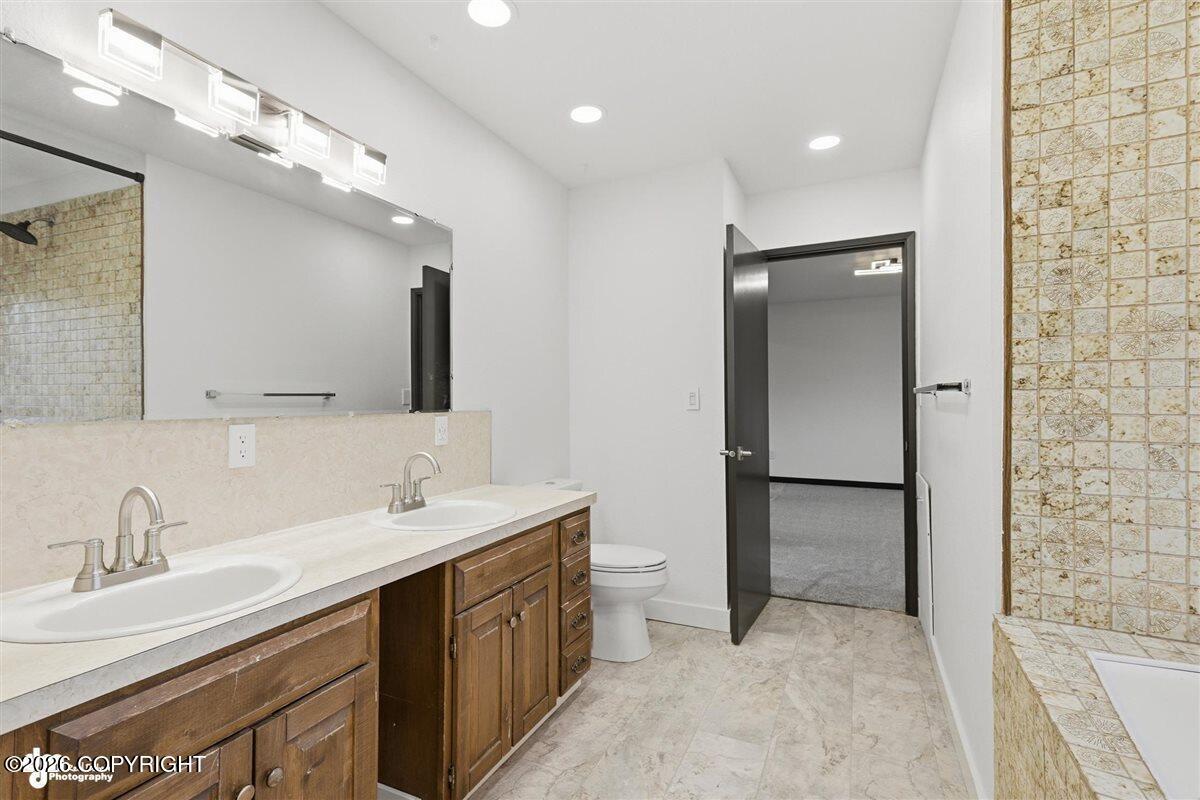 10500 Hillside Drive Property Photo 39