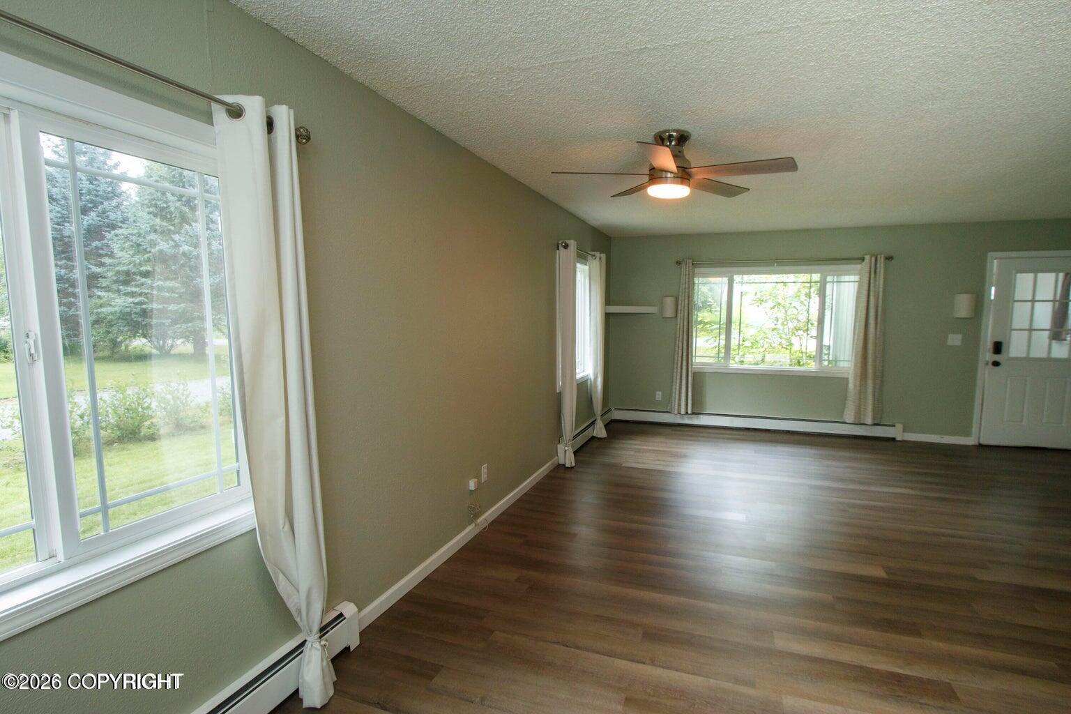 22440 Lampert Circle Property Photo 4