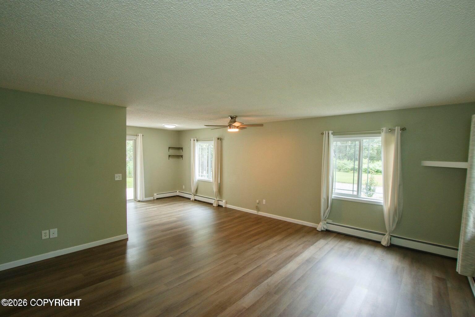 22440 Lampert Circle Property Photo 5
