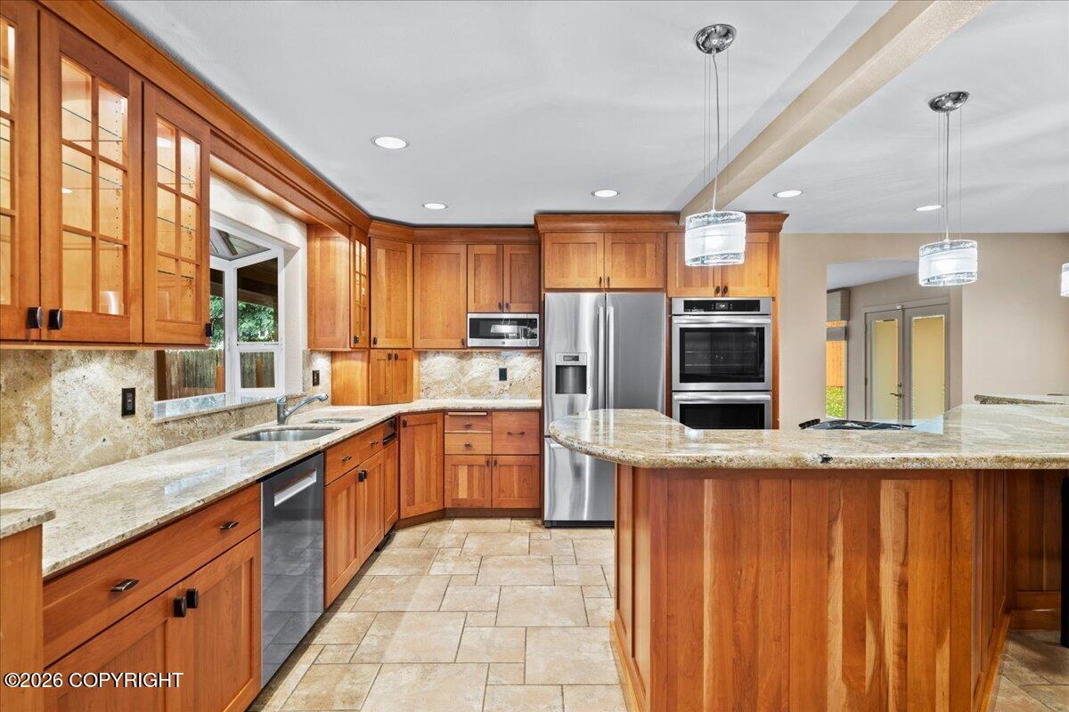 2084 Arlington Drive Property Photo 2