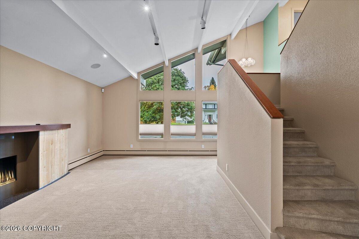 2084 Arlington Drive Property Photo 5