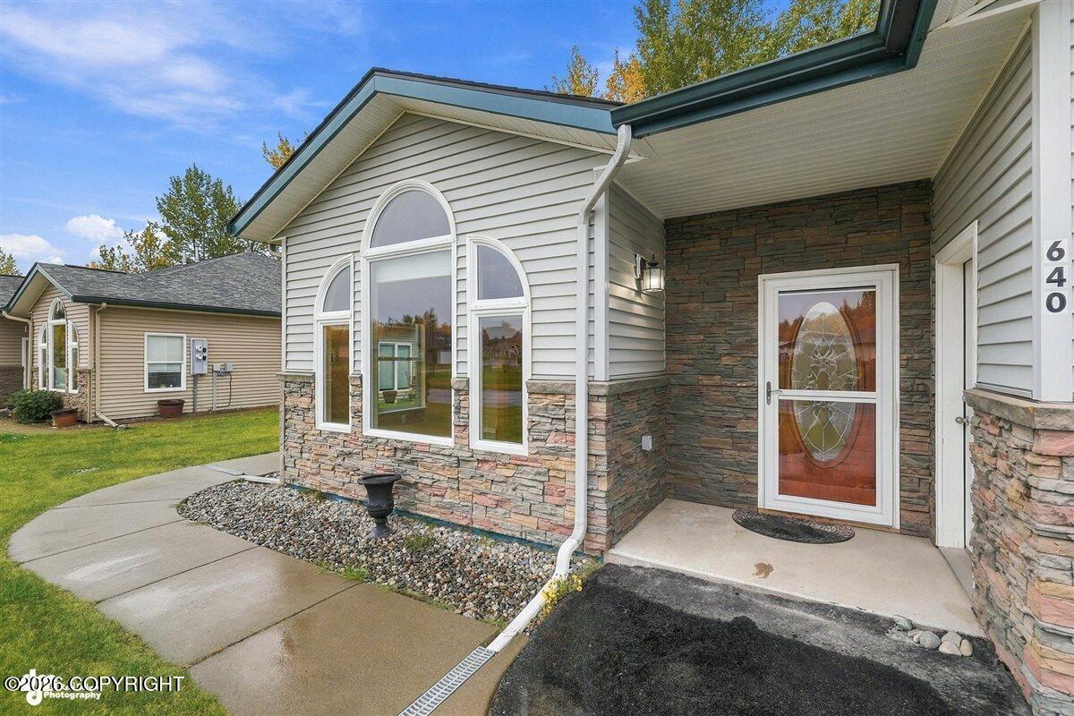 640 E Primrose Circle Property Photo 3