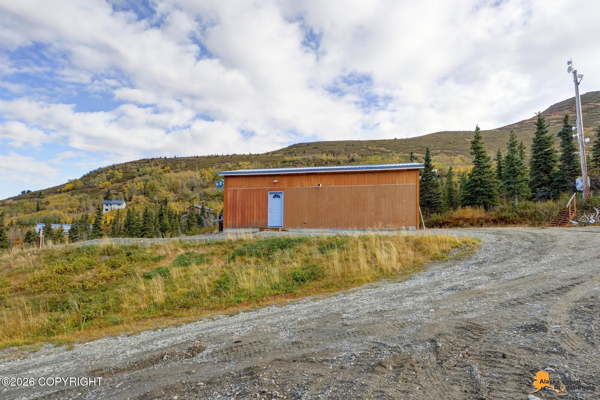17065 Kings Way Drive Property Photo 4