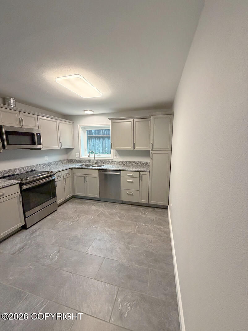 168 Dean Place Property Photo 6