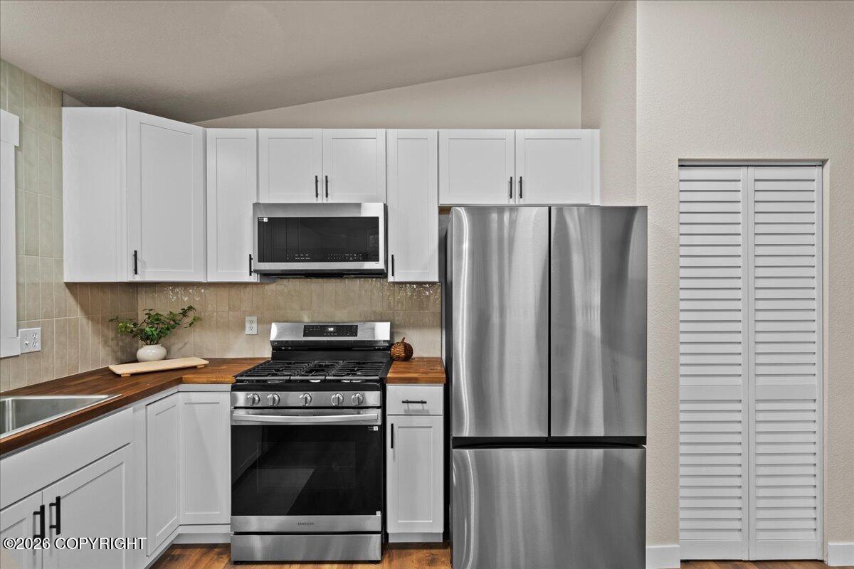 1031 E Susitna Bay Property Photo 31