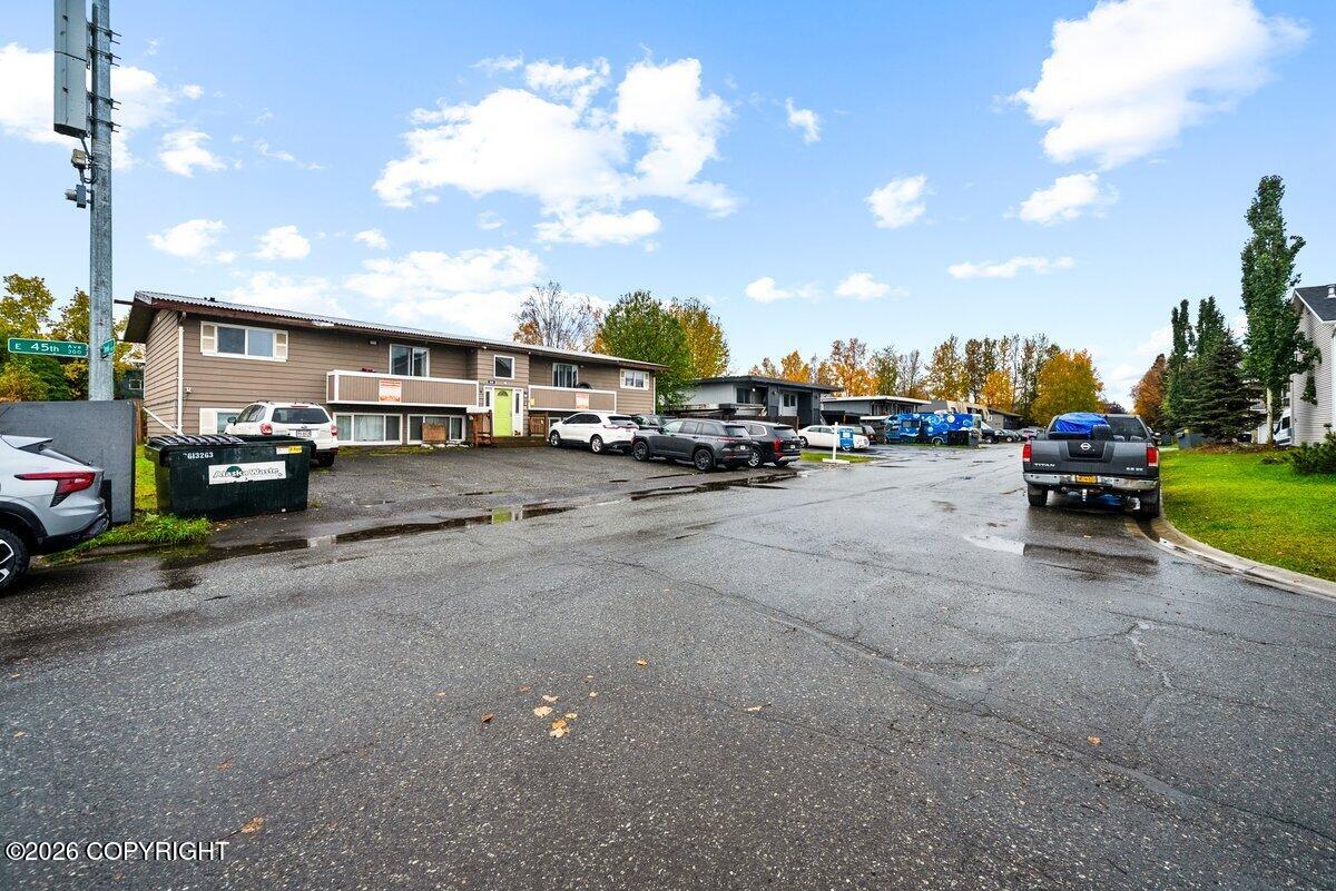 340 E 45th Avenue Property Photo 2