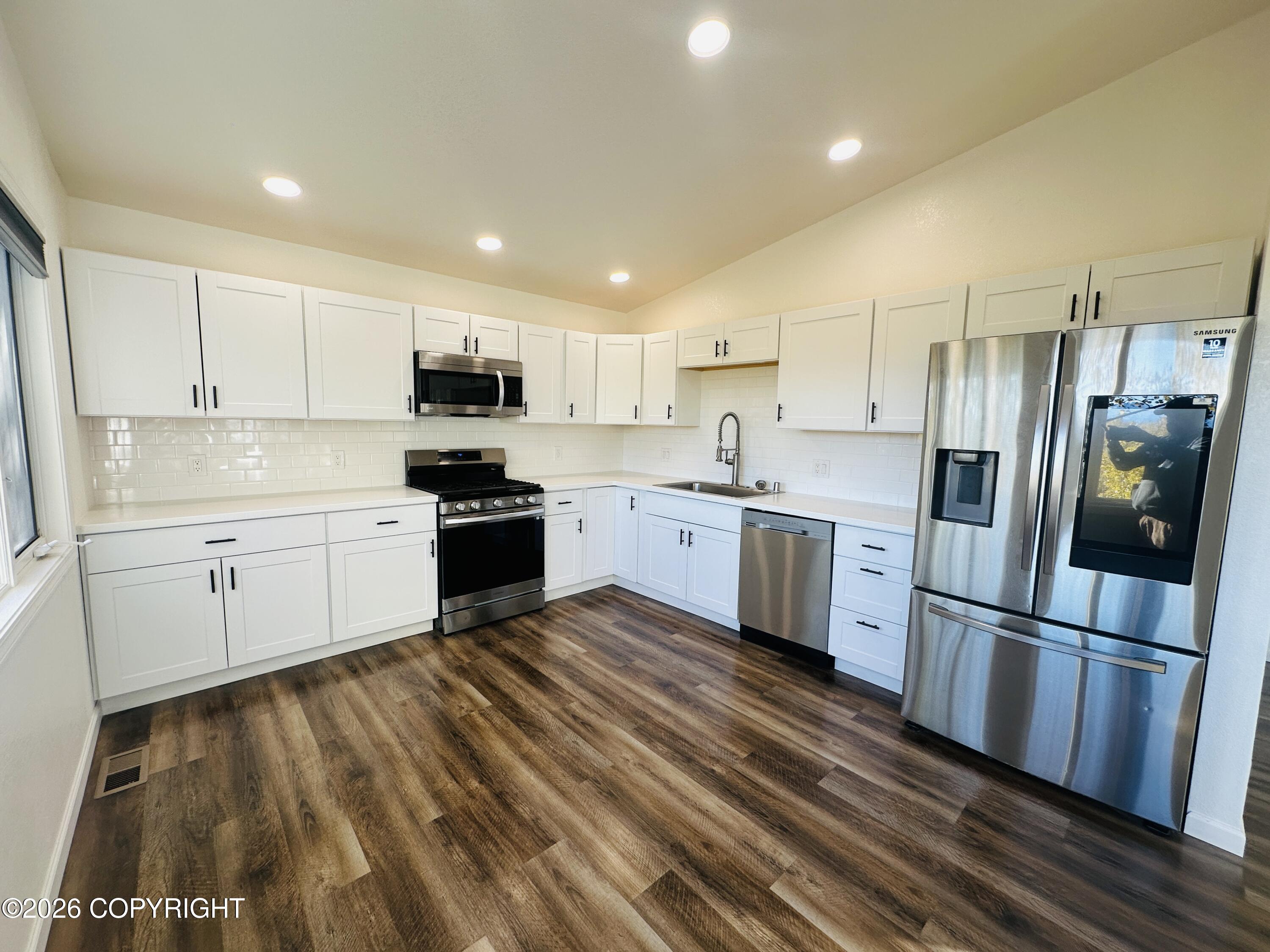1550 E Raven Drive Property Photo 3