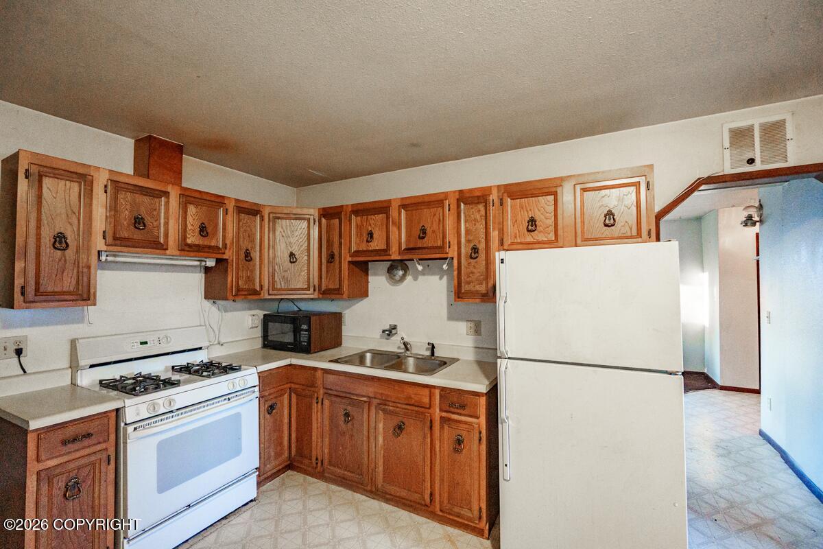 22982 W Tuxedo Avenue Property Photo 13