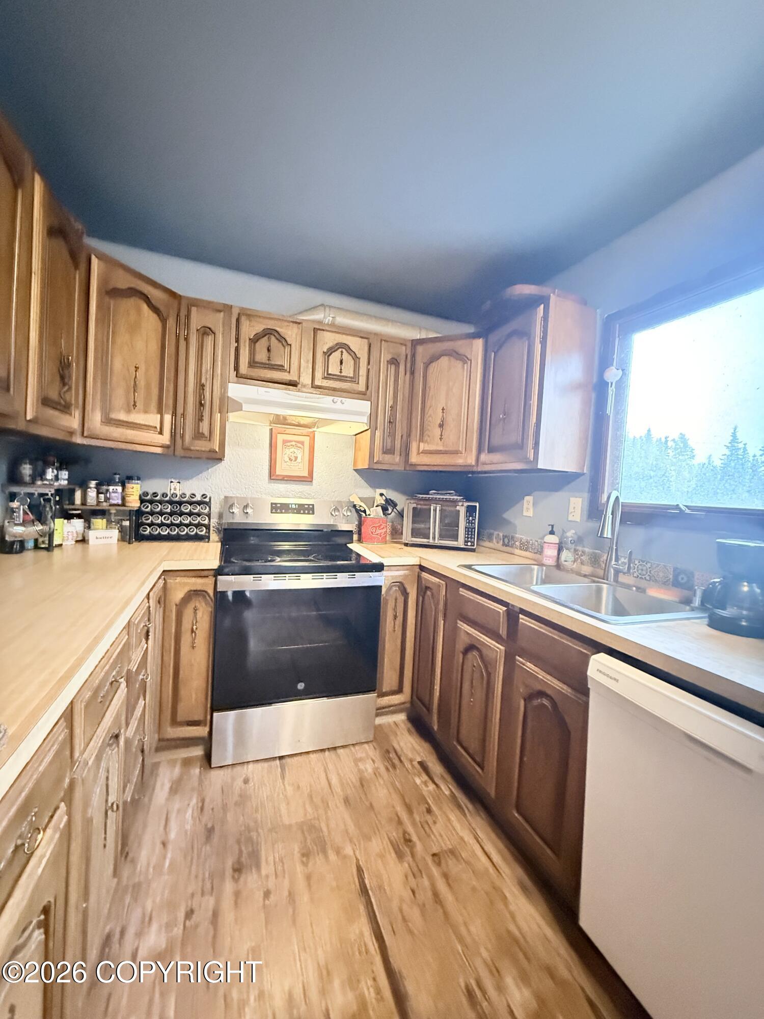 48205 E Center Avenue Property Photo 4