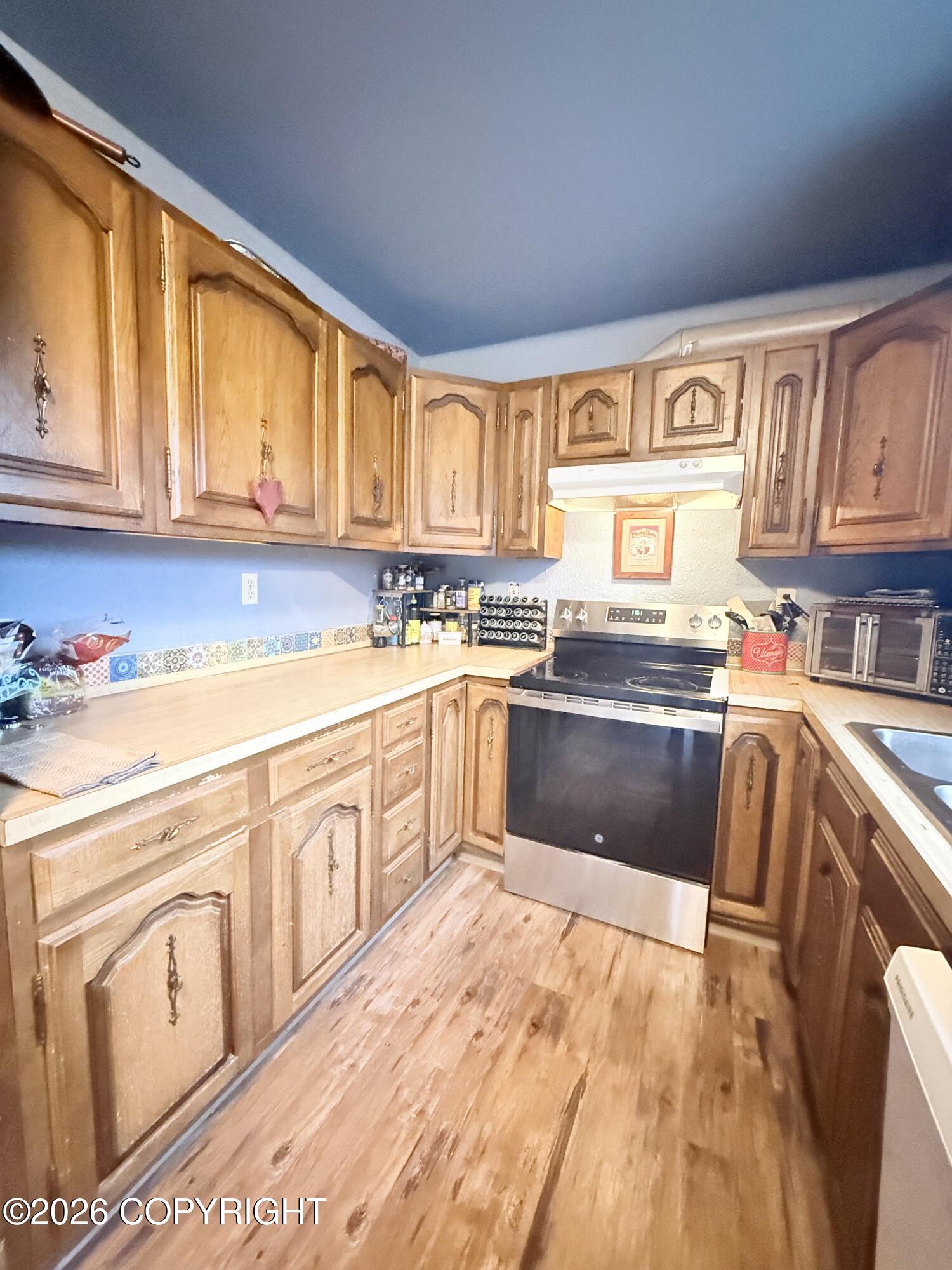 48205 E Center Avenue Property Photo 5