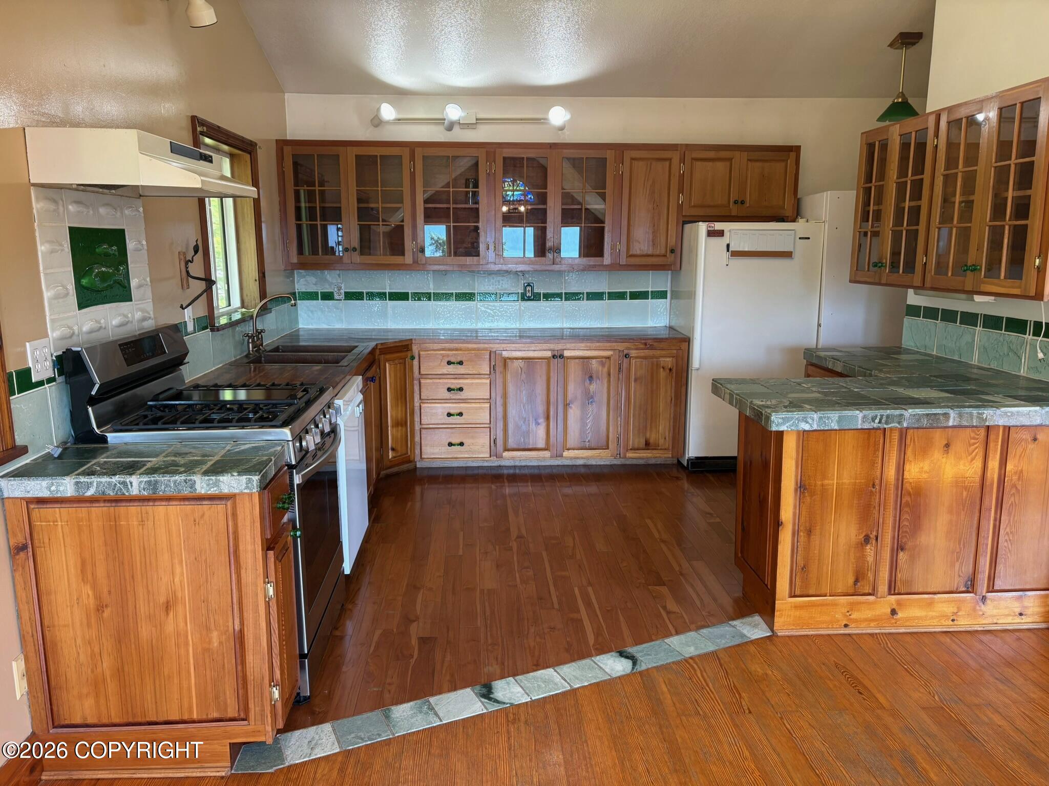 319 Webber Street Property Photo 2