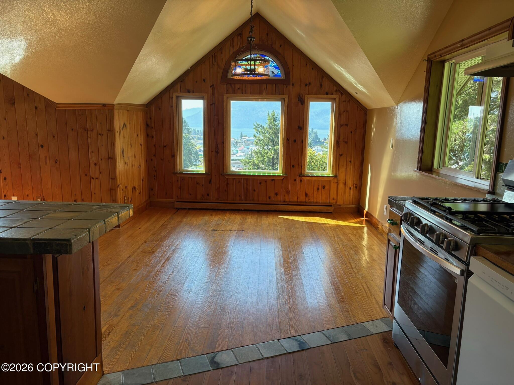 319 Webber Street Property Photo 4