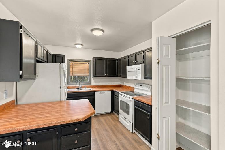 831 Merlin Loop #c1 Property Photo 6