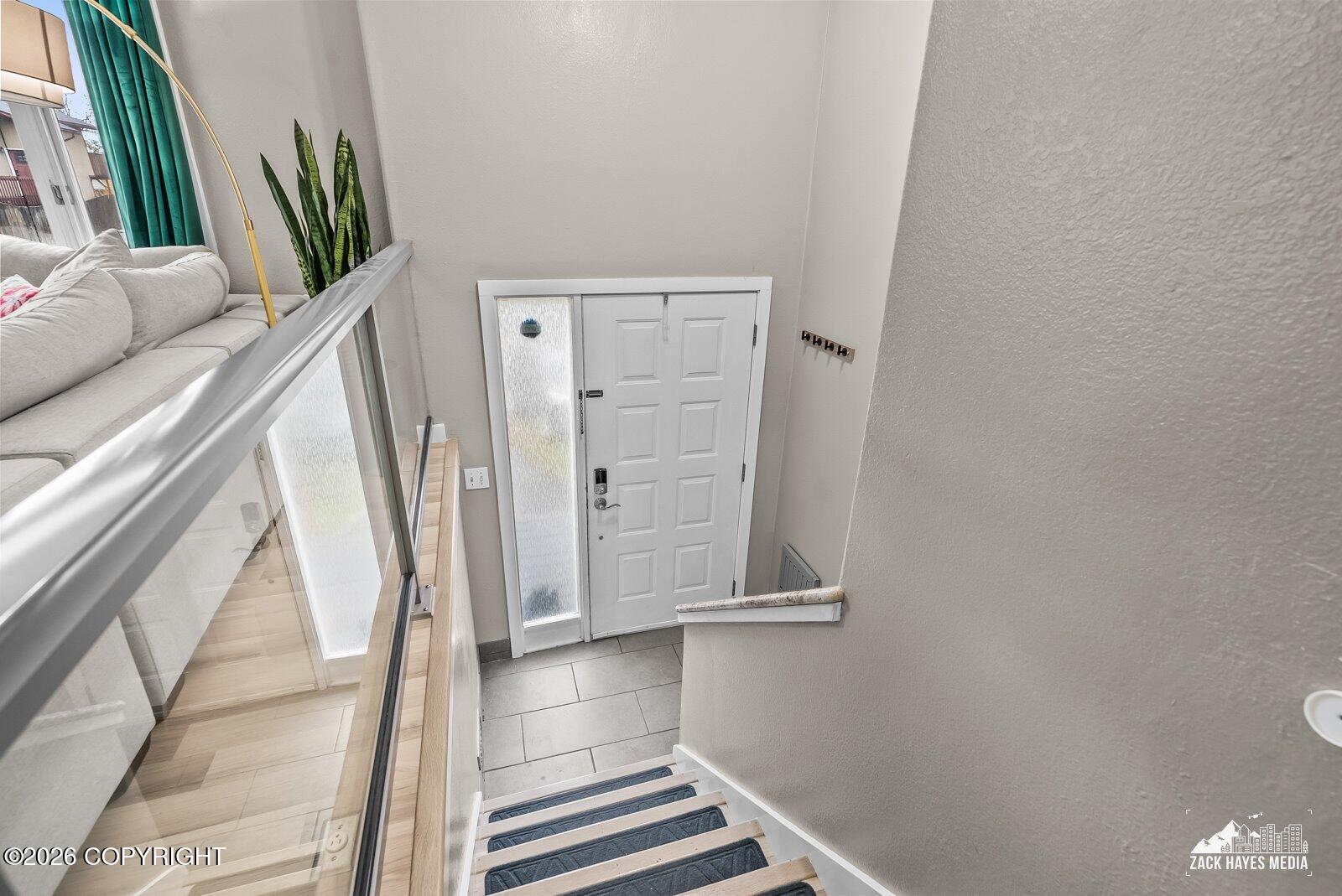 8013 Parkridge Circle Property Photo 2