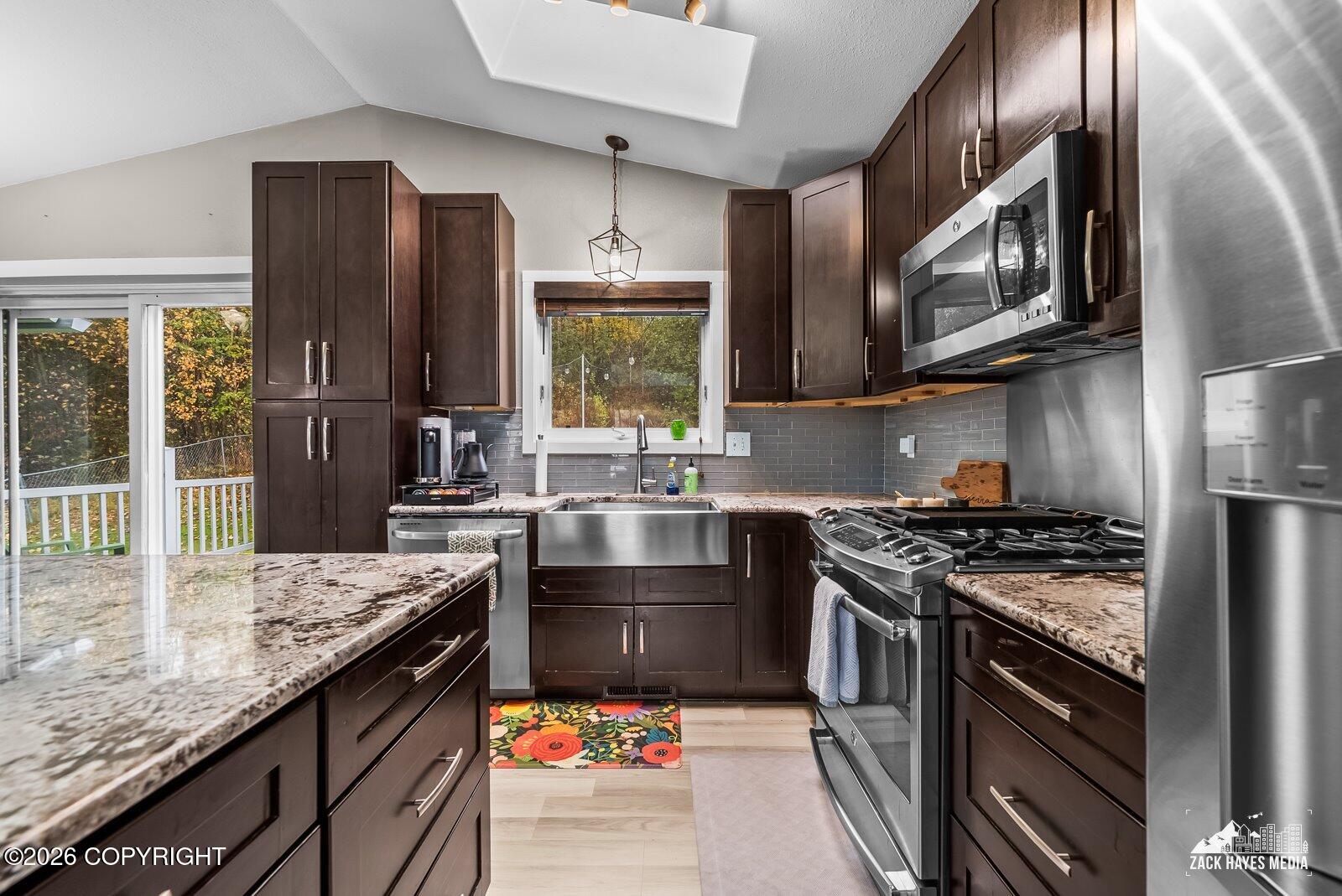 8013 Parkridge Circle Property Photo 13